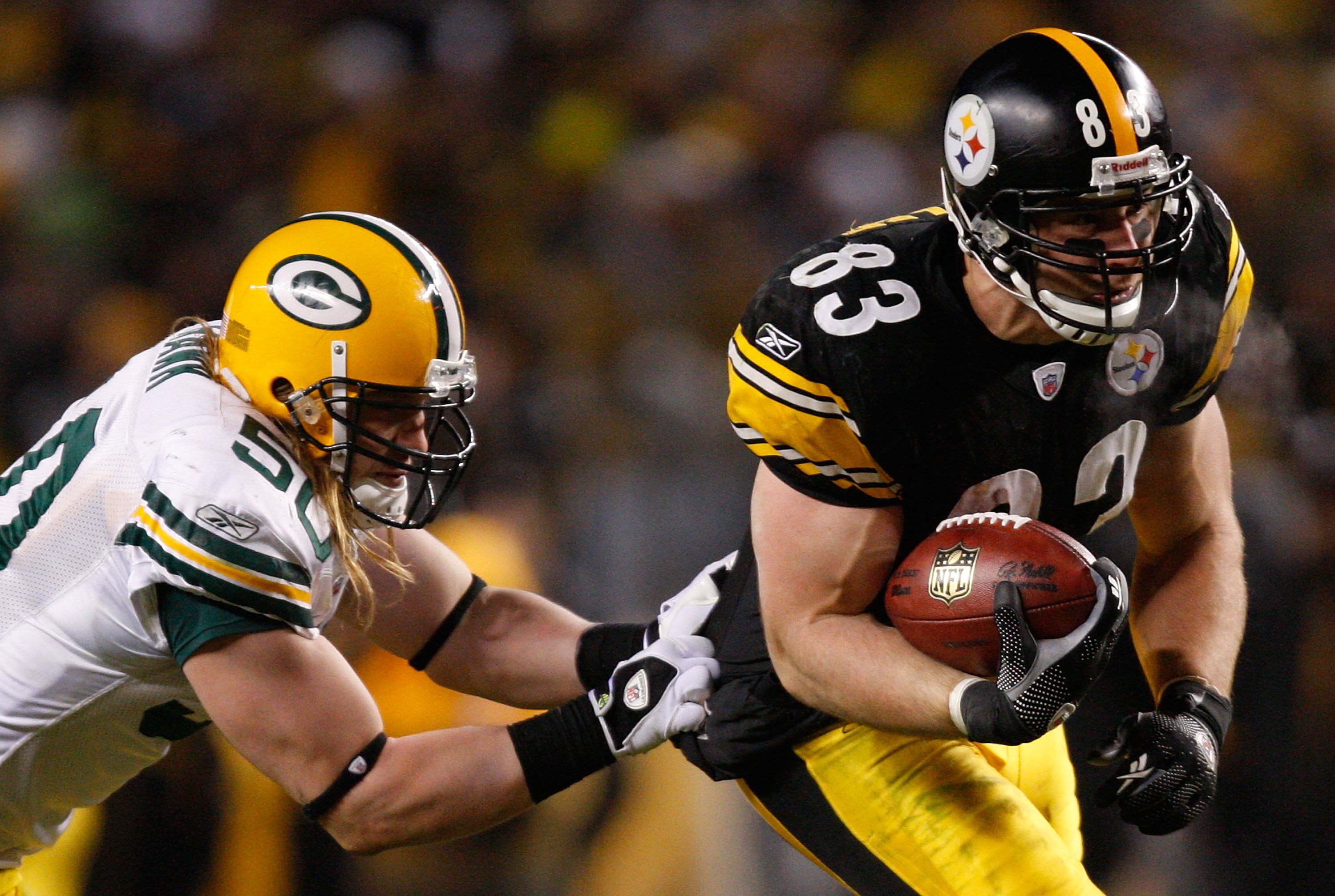 Pittsburgh Steelers Heath Miller (83) breaks a tackle by Oakland