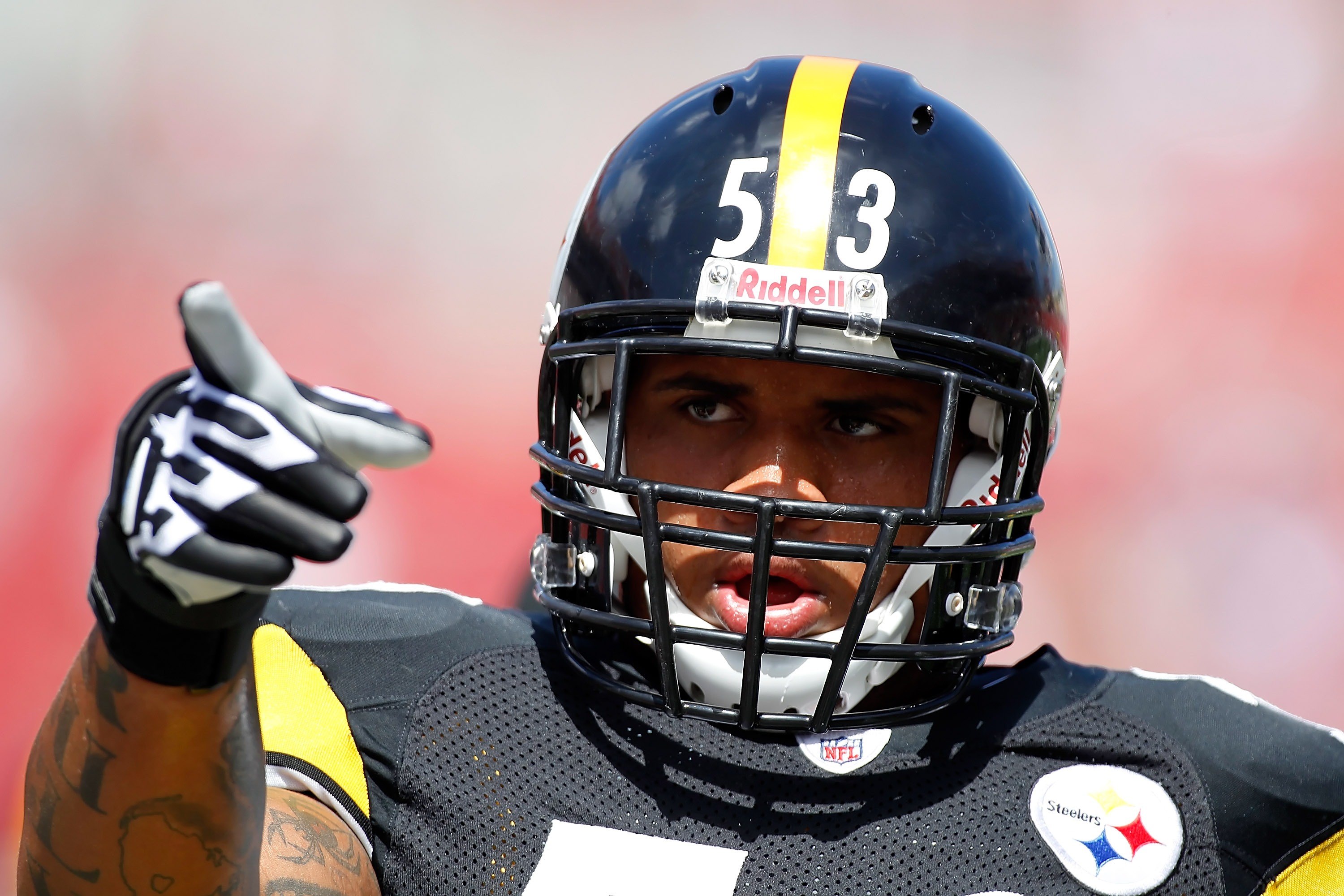 TAMPA, FL - SEPTEMBER 26:  Rookie center Maurkice Pouncey #53 of the Pittsburgh Steelers points during the game against the Tampa Bay Buccaneers at Raymond James Stadium on September 26, 2010 in Tampa, Florida.  (Photo by J. Meric/Getty Images)