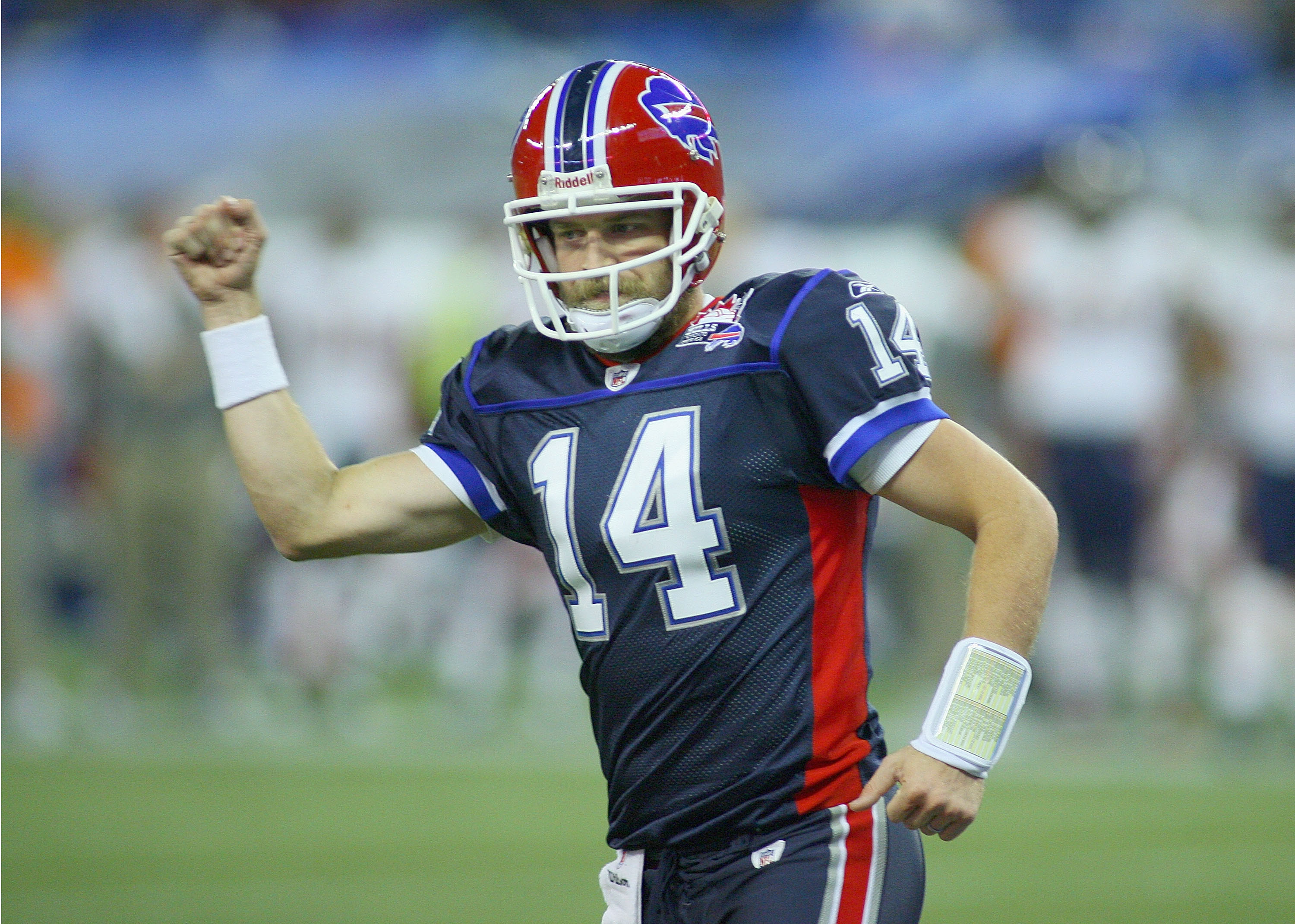 Photo: Buffalo Bills Terrell Owens puts his arm on the back of quarterback  Ryan Fitzpatrick in the third quarter against the New York Jets in week 6  of the NFL season at