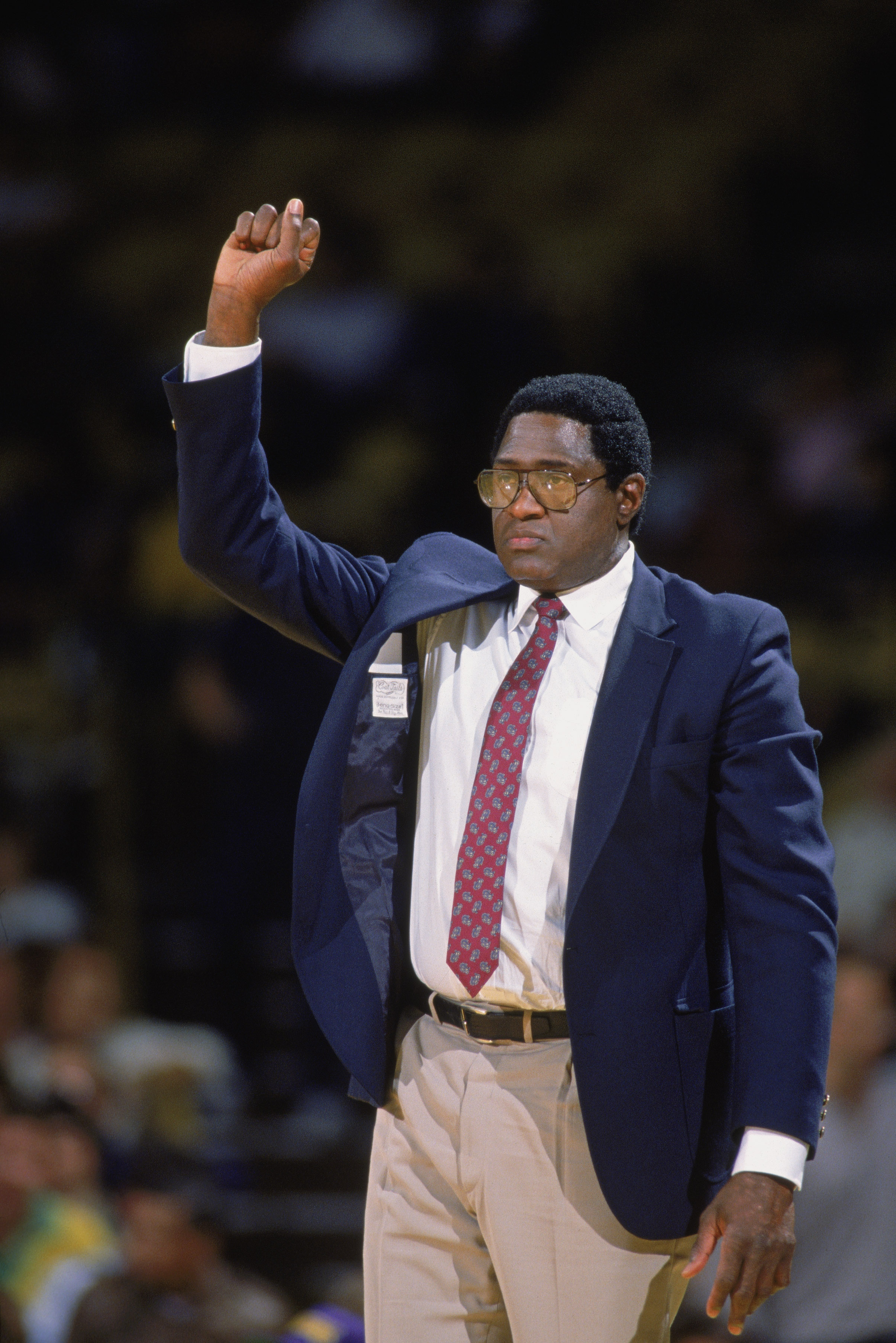 LOS ANGELES - 1988:  Head Coach Willis Reed of the New Jersey Nets calls a play during the NBA game against the Los Angeles Lakers at the Great Western Forum in Los Angeles, California in 1988. NOTE TO USER: User expressly acknowledges and agrees that, by