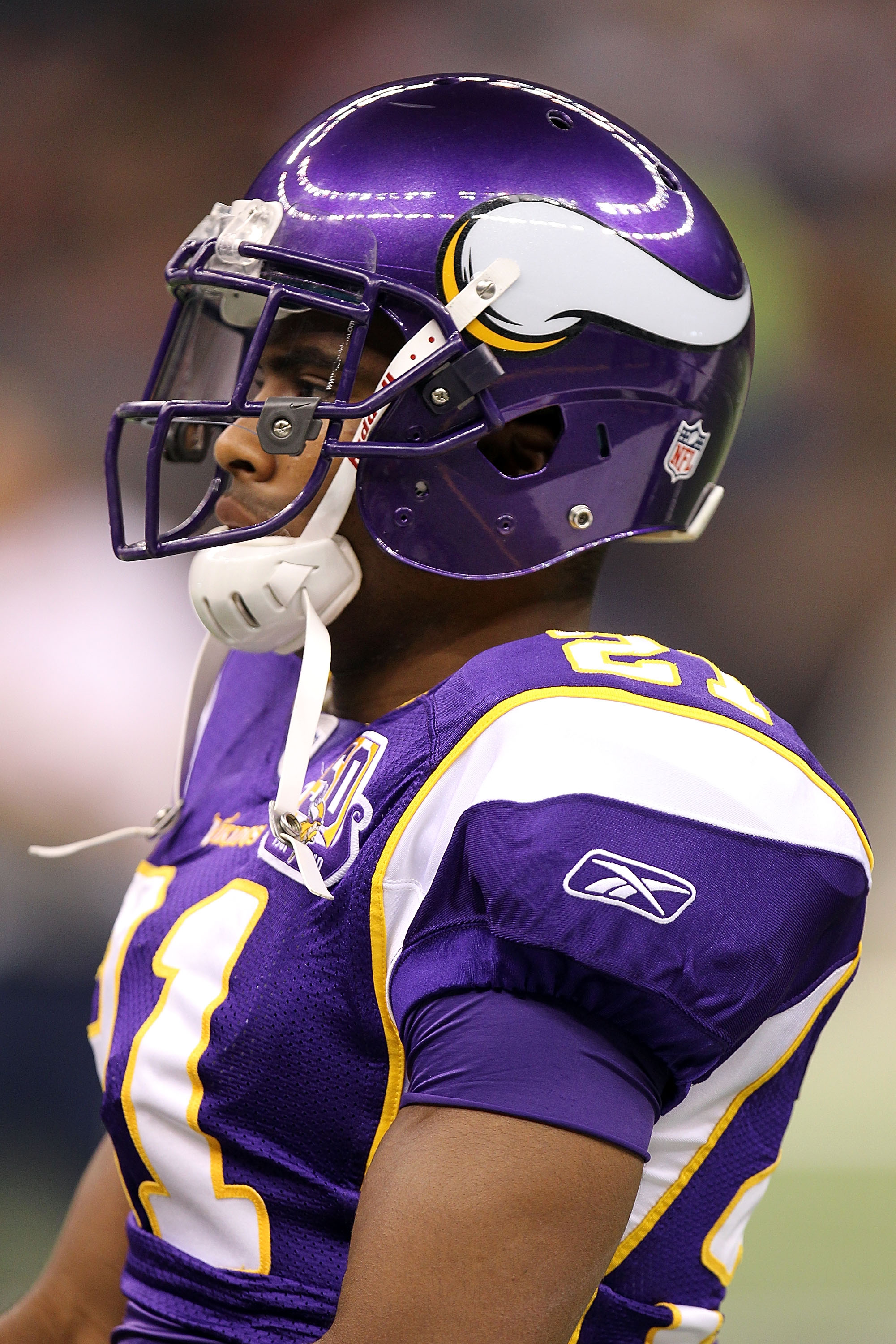 Quarterback Brett Favre and Bryant Phil Loadholt of the Minnesota News  Photo - Getty Images