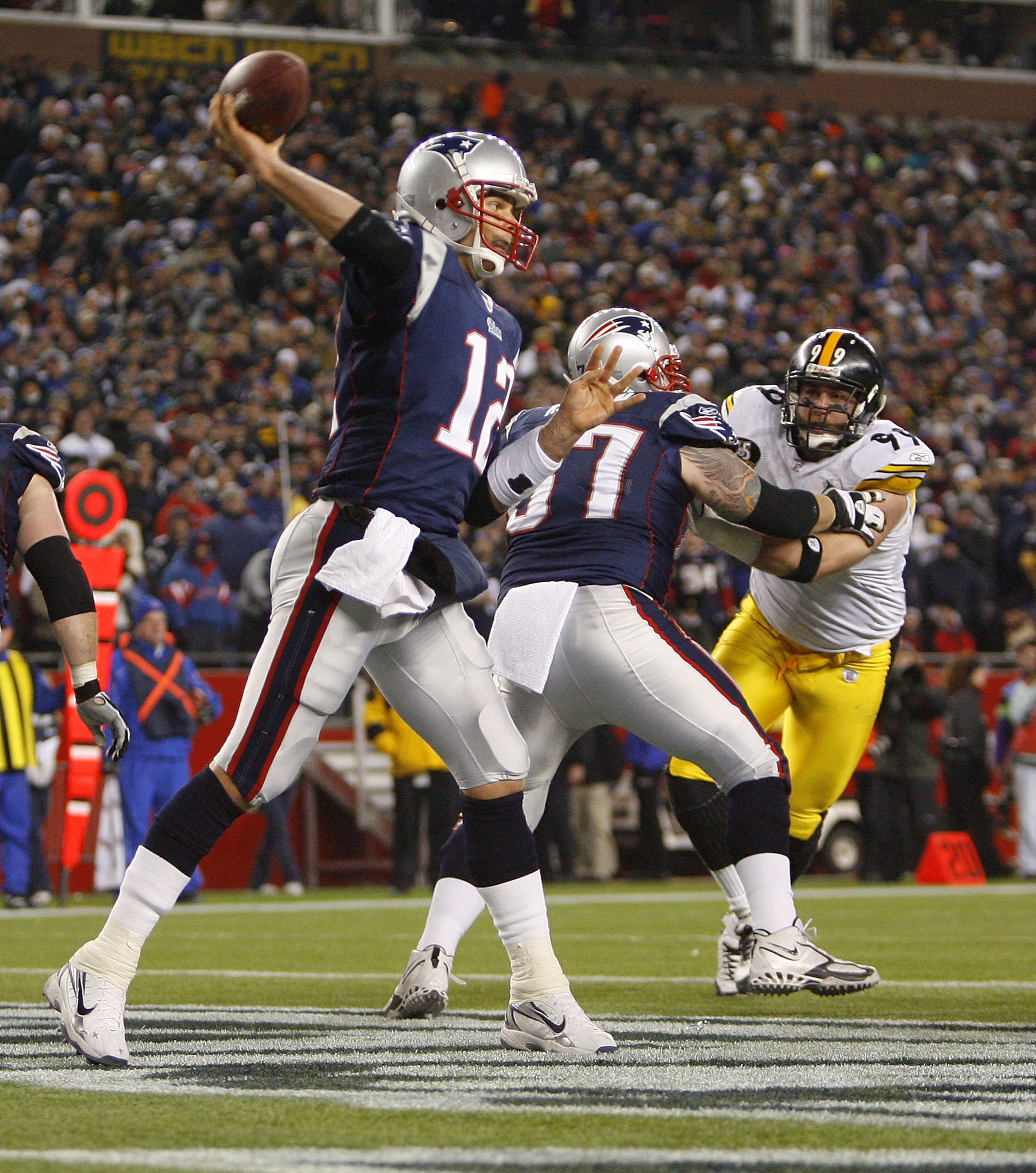 Tom Brady's dogs are in supportive gear for the Patriots game against  Steelers