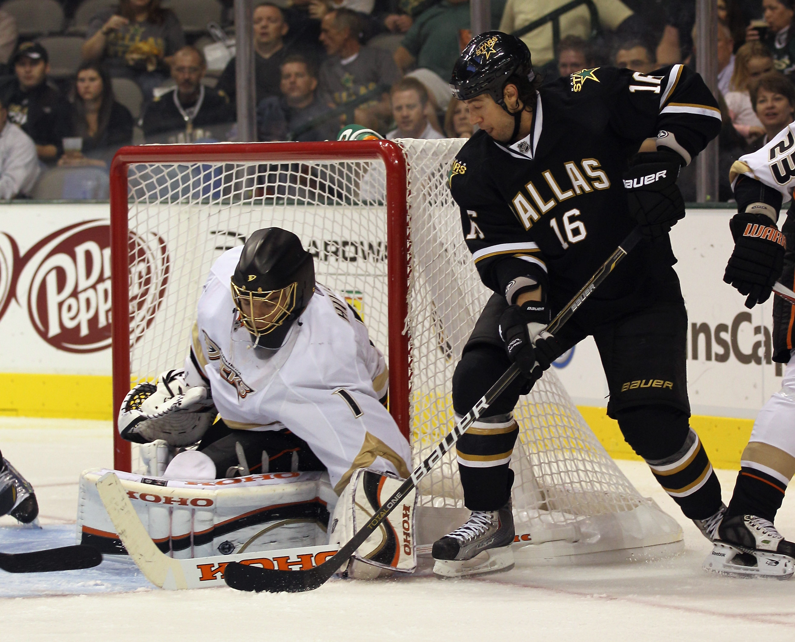 October 16, 2011 Anaheim, CA.Anaheim Ducks goalie Jonas Hiller #1 in action  in the third period during the NHL game between the St. Louis Blues and the Anaheim  Ducks at the Honda