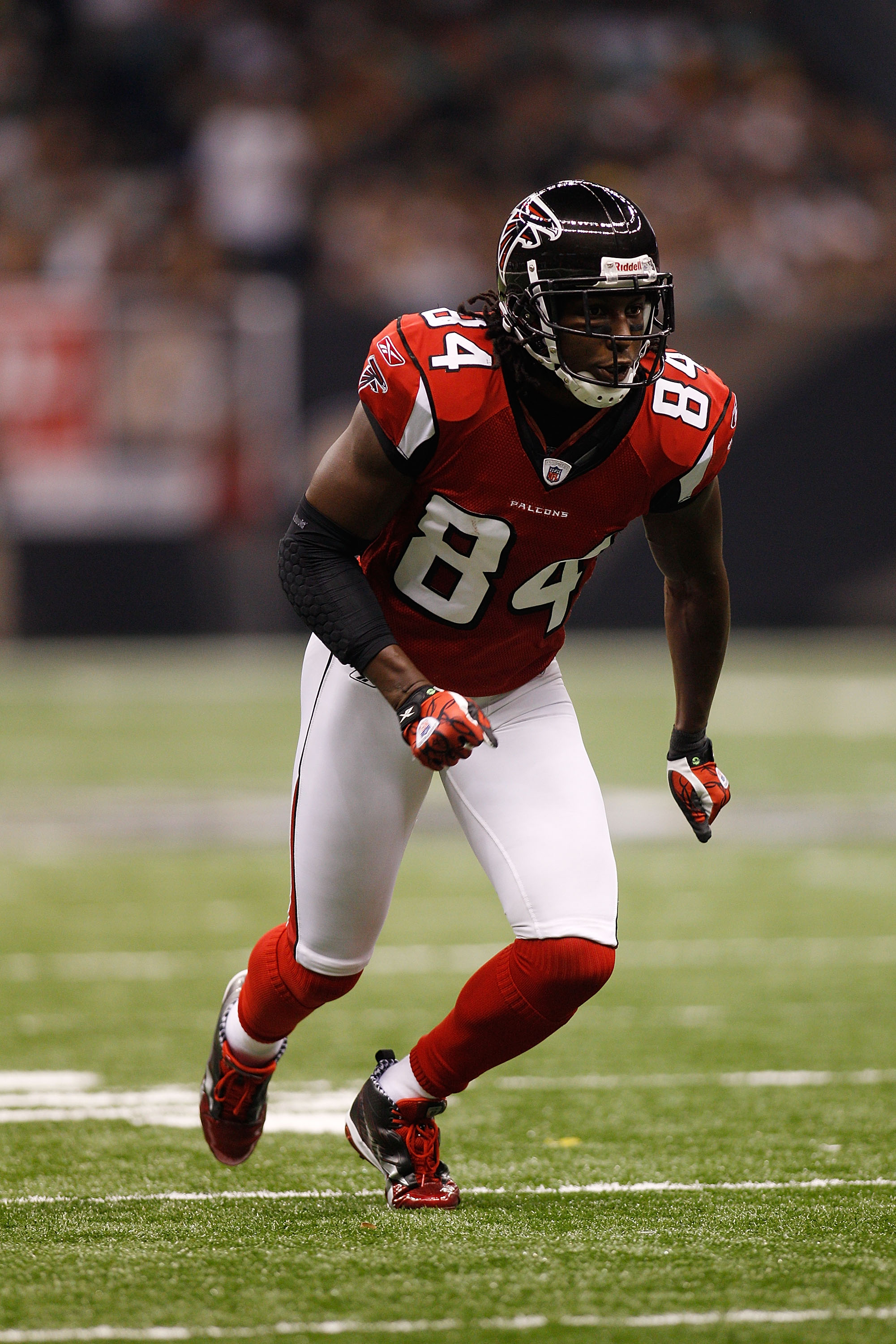 Atlanta Falcons wide receiver Roddy White (84) warms up before the first  half of an NFL football game against the Pittsburgh Steelers, Sunday, Dec.  14, 2014, in Atlanta. (AP Photo/David Goldman Stock