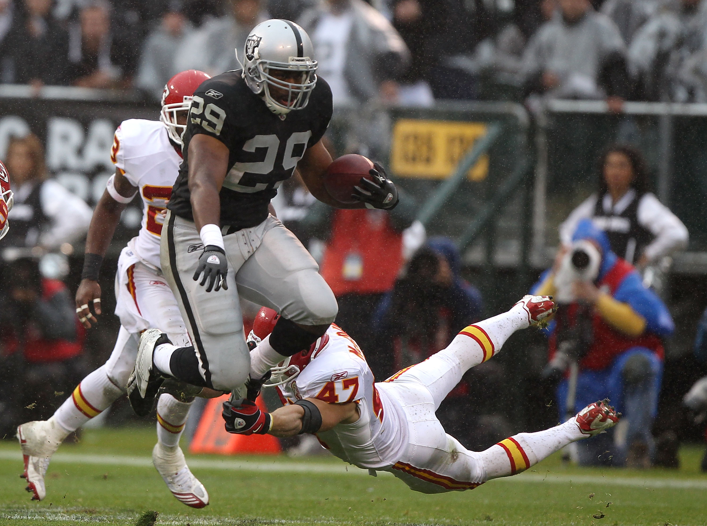 OAKLAND, CA - NOVEMBER 07:  Michael Bush #29 of the Oakland Raiders runs against Jon McGraw  #47 of the Kansas City Chiefs during an NFL game at Oakland-Alameda County Coliseum on November 7, 2010 in Oakland, California.  (Photo by Jed Jacobsohn/Getty Ima