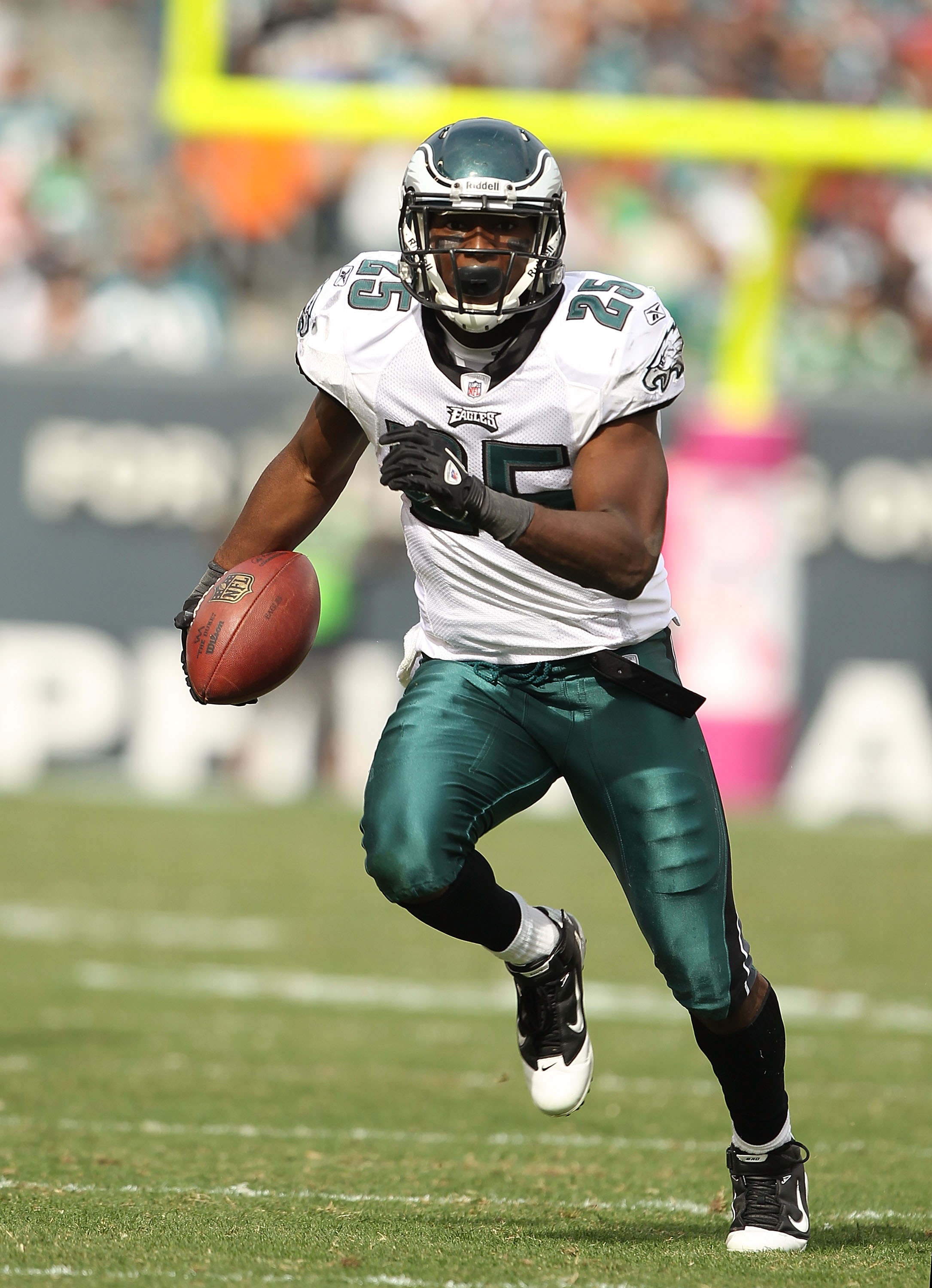 Michael Vick unleashes Eagles offense in victory over Jaguars