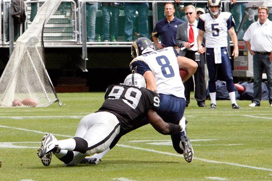 Richard Seymour, gran defensivo no quería ir a mis Raiders pero