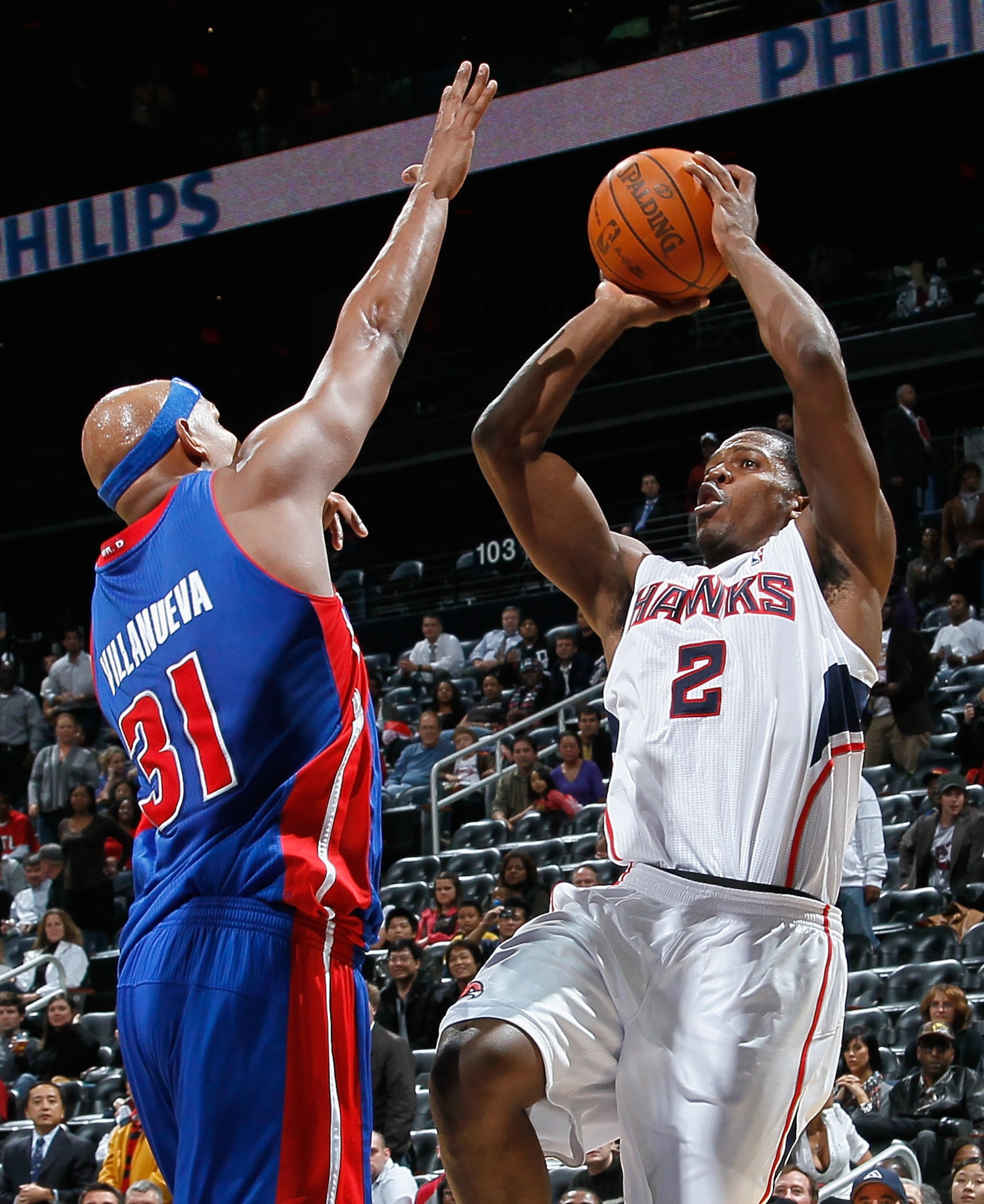 ATLANTA - NOVEMBER 03: Joe Johnson #2 of the Atlanta Hawks shoots against Charlie Villanueva #31 of the Detroit Pistons at Philips Arena on November 3, 2010 in Atlanta, Georgia. NOTE TO USER: User expressly acknowledges and agrees that, by downloading a ATLANTA - NOVEMBER 03: Joe Johnson #2 of the Atlanta Hawks shoots against Charlie Villanueva #31 of the Detroit Pistons at Philips Arena on November 3, 2010 in Atlanta, Georgia. NOTE TO USER: User expressly acknowledges and agrees that, by downloading a