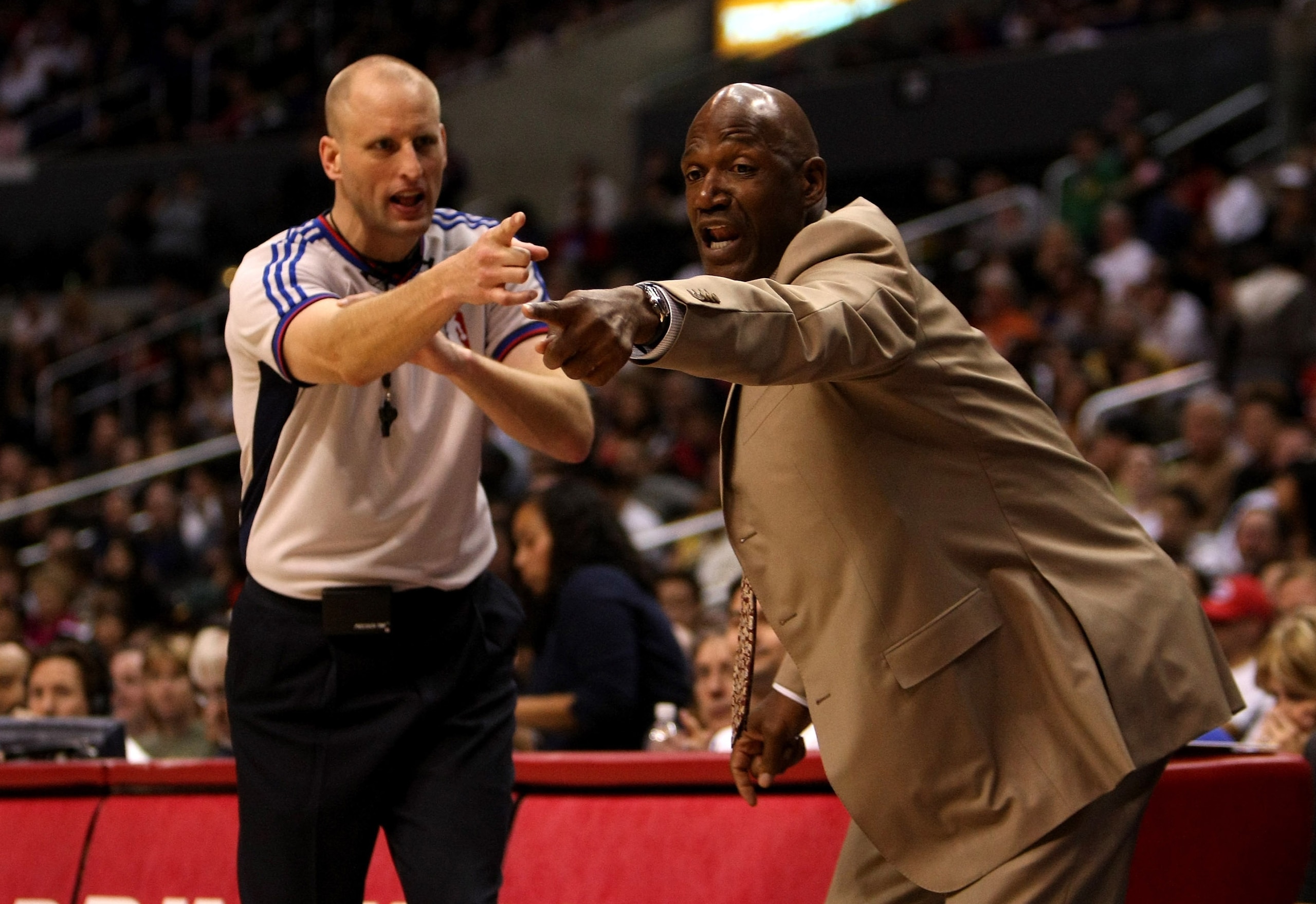 LOS ANGELES, CA - JANUARY 11: Head coach Terry Porter of the Phoenix Suns argues with referee Eric Dalen during the game with the Los Angeles Clippers on January 11, 2009 at Staples Center in Los Angeles, California. The Suns won 109-103. NOTE TO USER LOS ANGELES, CA - JANUARY 11: Head coach Terry Porter of the Phoenix Suns argues with referee Eric Dalen during the game with the Los Angeles Clippers on January 11, 2009 at Staples Center in Los Angeles, California. The Suns won 109-103. NOTE TO USER