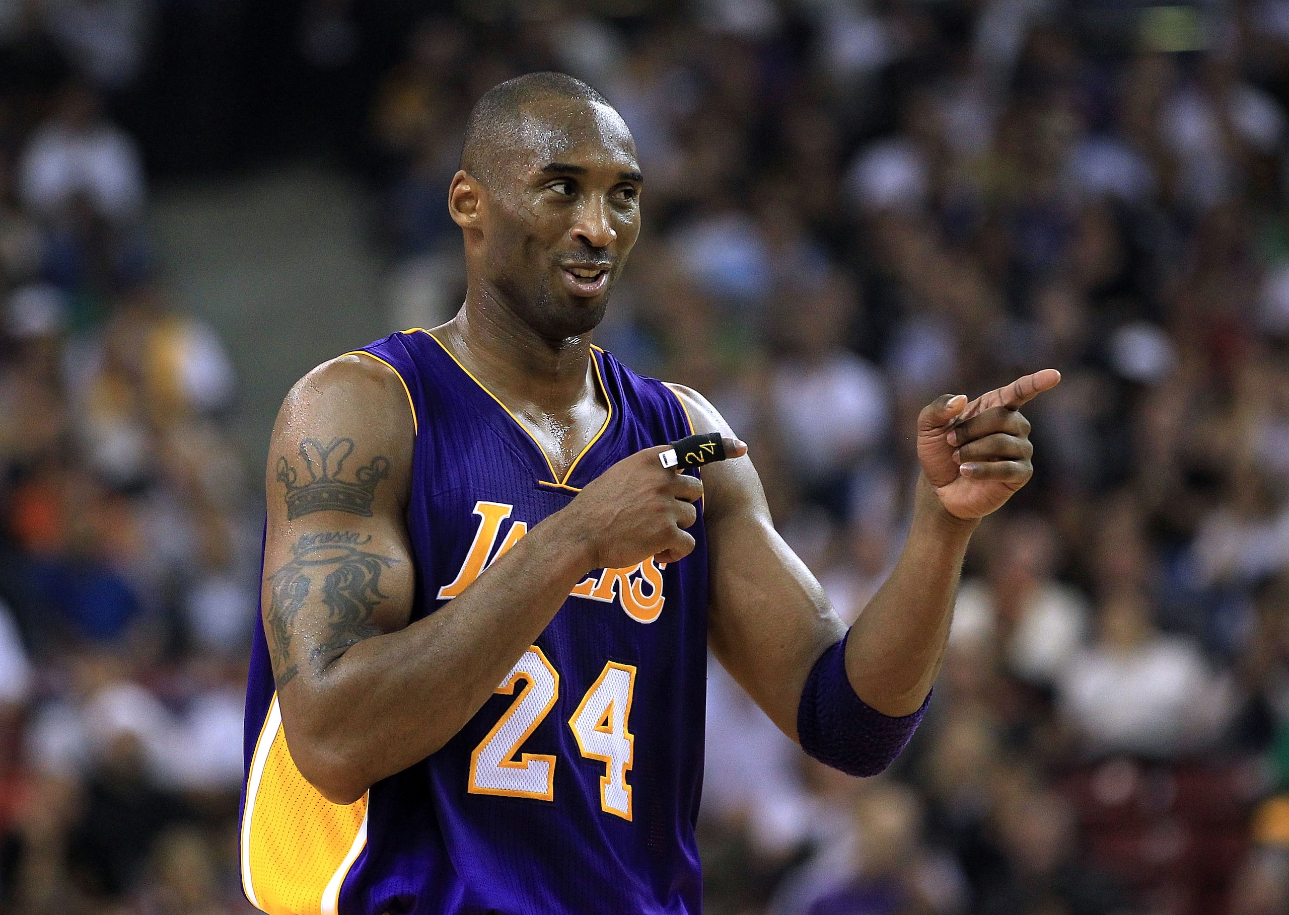 SACRAMENTO, CA - NOVEMBER 03: Kobe Bryant #24 of the Los Angeles Lakers in action against the Sacramento Kings at ARCO Arena on November 3, 2010 in Sacramento, California. NOTE TO USER: User expressly acknowledges and agrees that, by downloading and or SACRAMENTO, CA - NOVEMBER 03: Kobe Bryant #24 of the Los Angeles Lakers in action against the Sacramento Kings at ARCO Arena on November 3, 2010 in Sacramento, California. NOTE TO USER: User expressly acknowledges and agrees that, by downloading and or