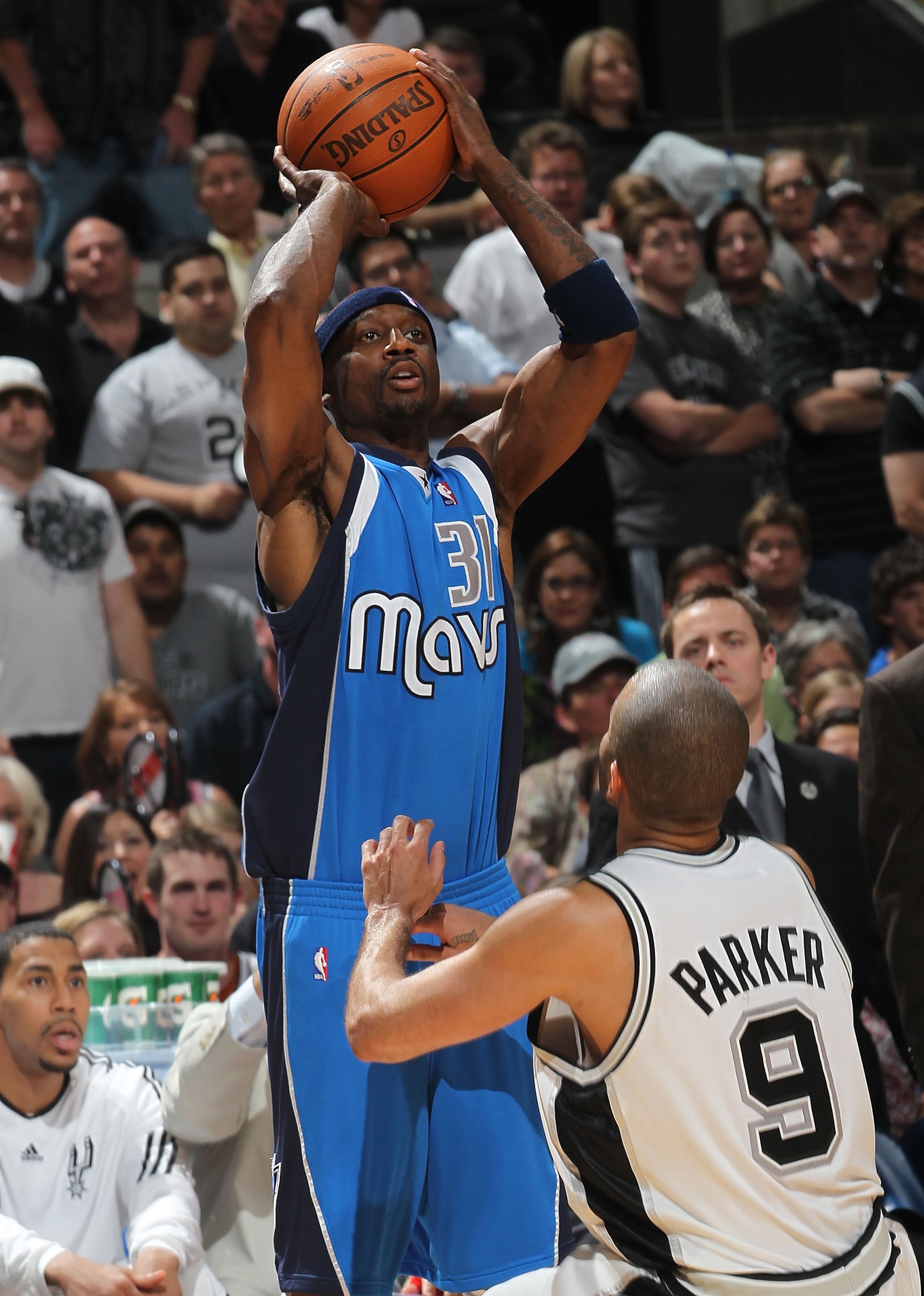 SAN ANTONIO - APRIL 25: Jason Terry #31 of the Dallas Mavericks in Game Four of the Western Conference Quarterfinals during the 2010 NBA Playoffs at AT&T Center on April 25, 2010 in San Antonio, Texas. NOTE TO USER: User expressly acknowledges and agrees SAN ANTONIO - APRIL 25: Jason Terry #31 of the Dallas Mavericks in Game Four of the Western Conference Quarterfinals during the 2010 NBA Playoffs at AT&T Center on April 25, 2010 in San Antonio, Texas. NOTE TO USER: User expressly acknowledges and agrees