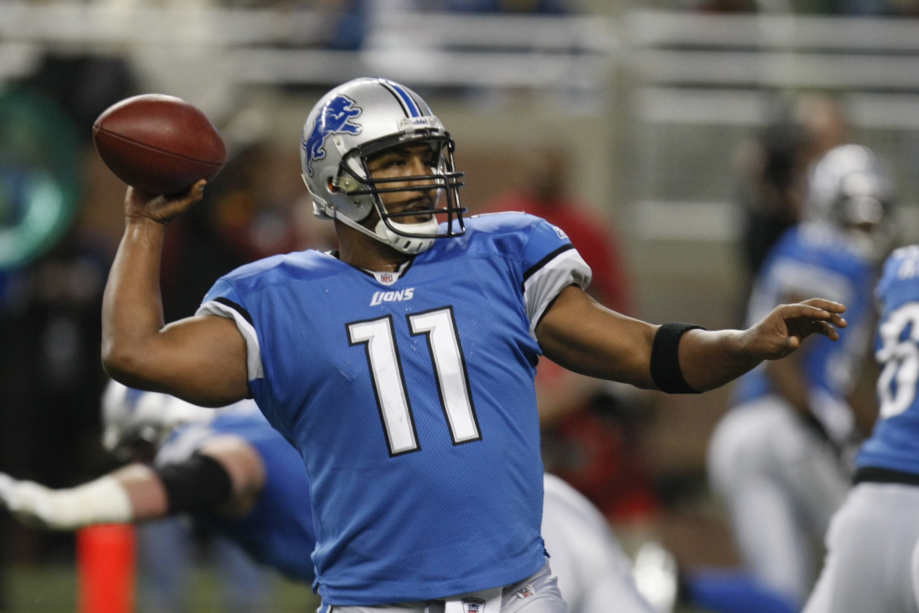 DETROIT - JANUARY 3:  Daunte Culpepper #11 of the Detroit Lions passes during the game against the Chicago Bears on January 3, 2010 at Ford Field in Detroit, Michigan. (Photo by Gregory Shamus/Getty Images)