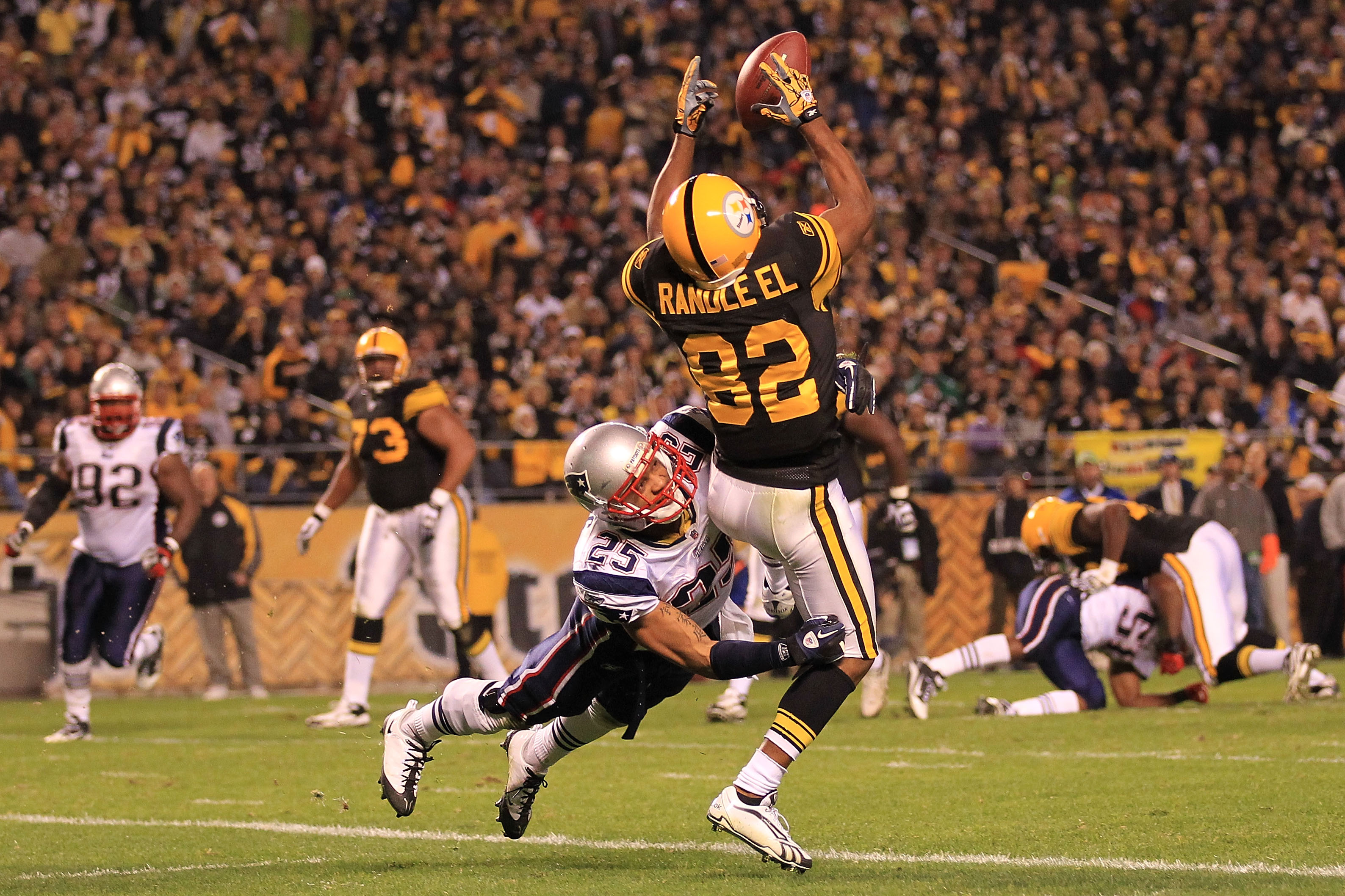 Tom Brady serves as emotional leader in Patriots 39-26 victory over the  Steelers 