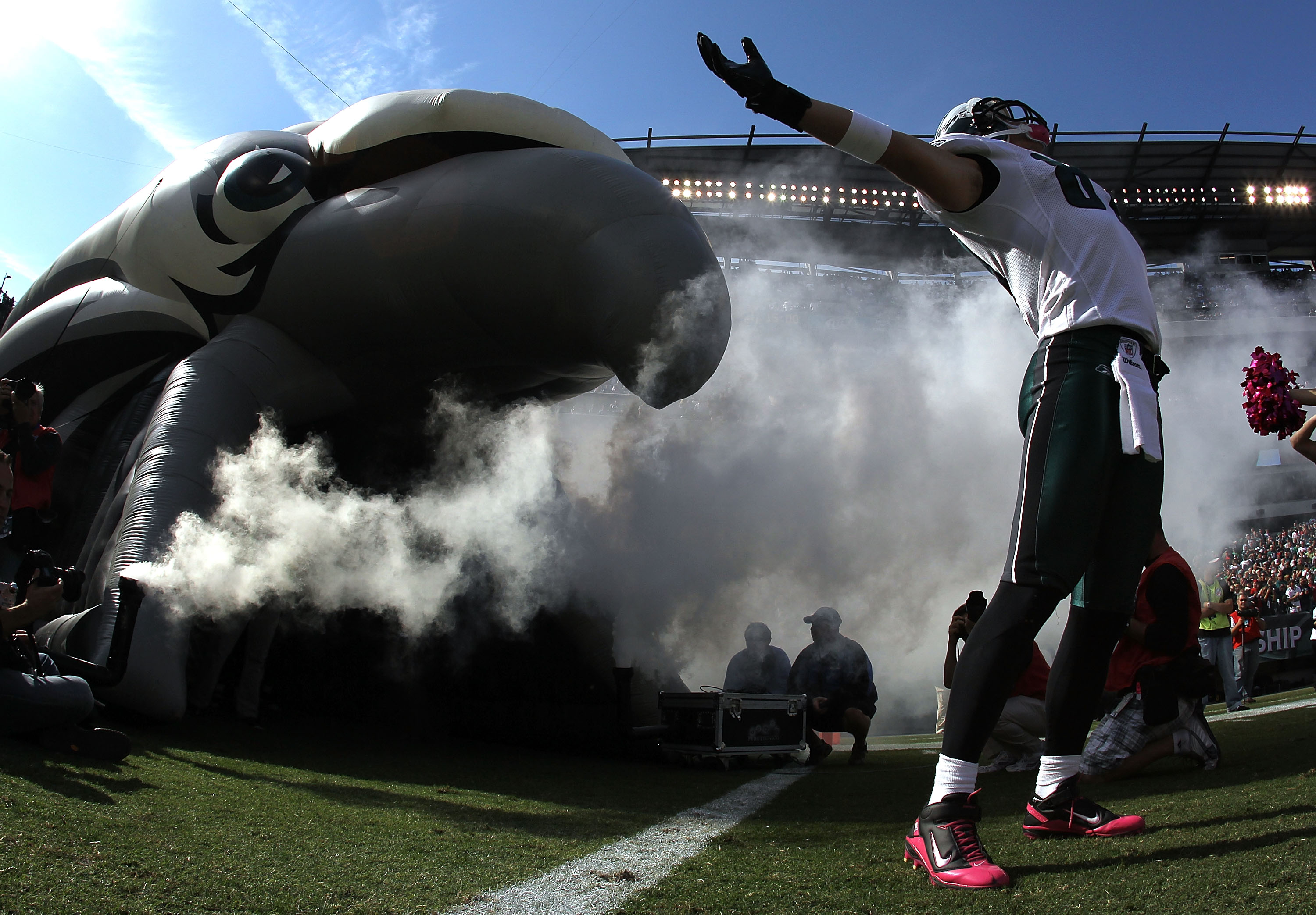 PHILADELPHIA - OCTOBER 17:  A member of the Philadelphia Eaglesenters the game against the Atlanta Falcons at Lincoln Financial Field on October 17, 2010 in Philadelphia, Pennsylvania.  (Photo by Al Bello/Getty Images)