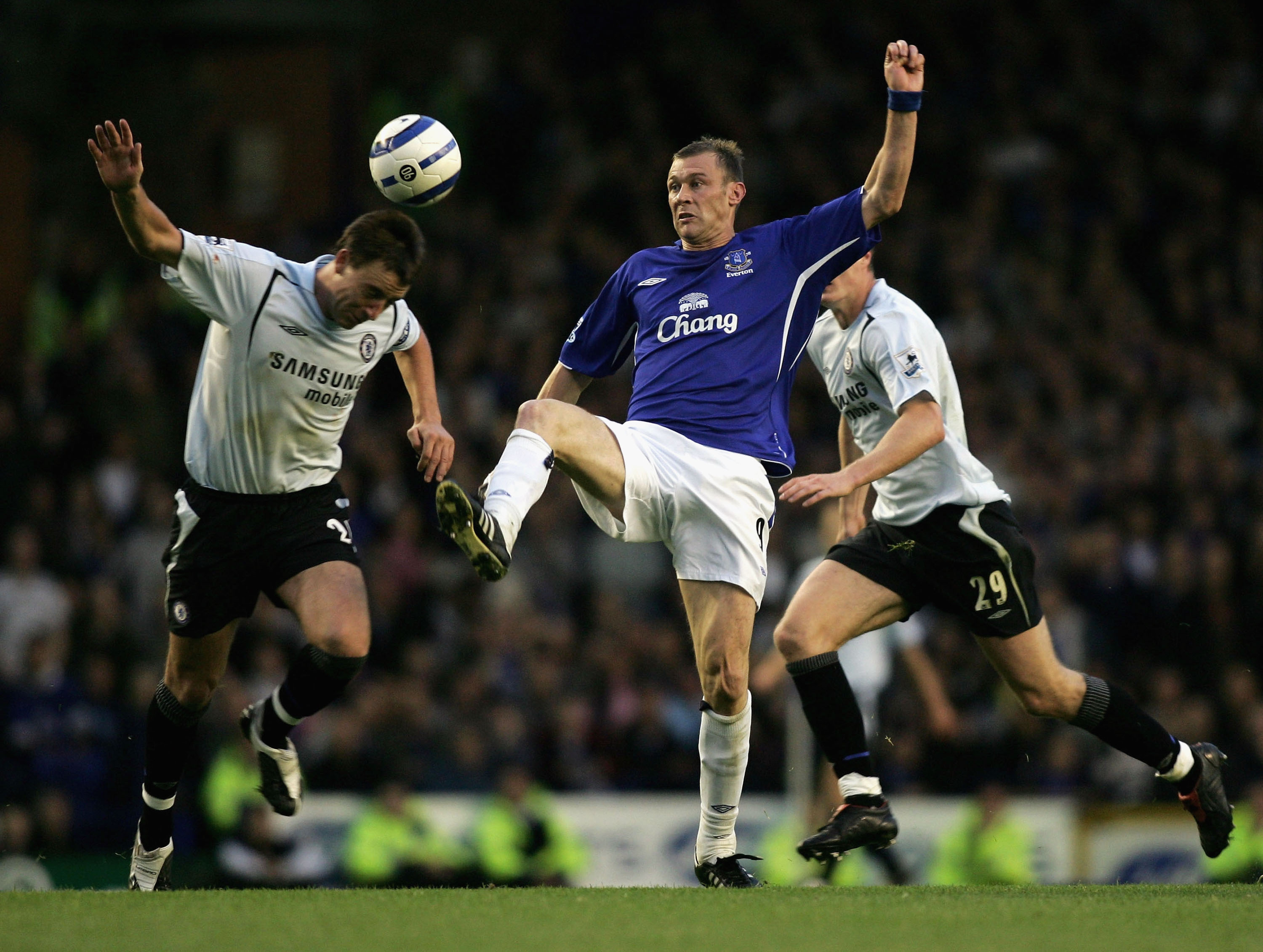LIVERPOOL, ENGLAND  - OCTOBER 23:  John Terry of Chelsea clashes with Duncan Ferguson of Everton during the Barclay's Premiership match between Everton and Chelsea at Goodison Park on October 23, 2005, in Liverpool, England.  (Photo by Ben Radford/Getty I