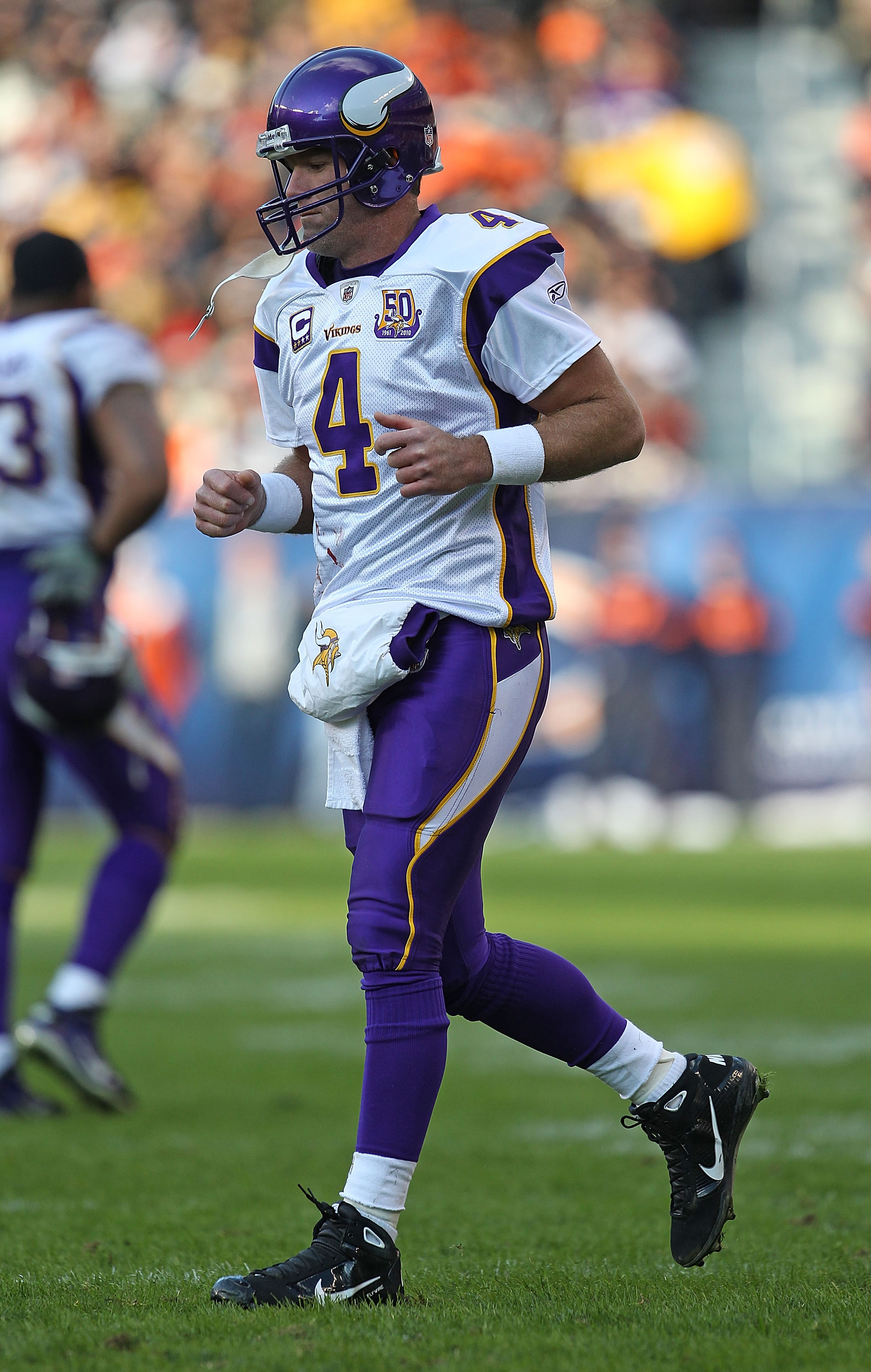 Brett Favre bloodied as Minnesota Vikings downed by New England, NFL