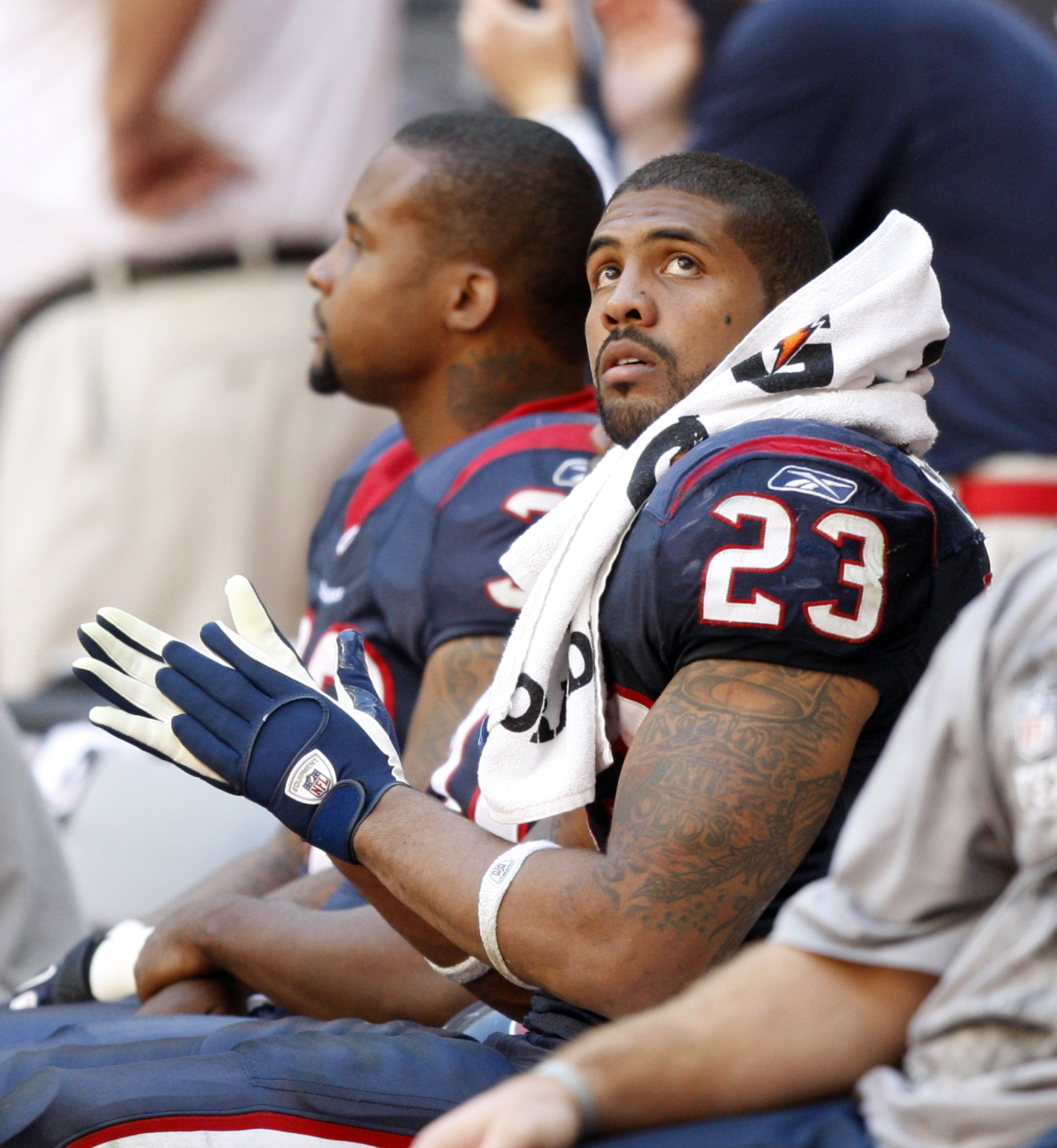 Houston Texans tight end Joel Dreessen (#85) runs past San Diego