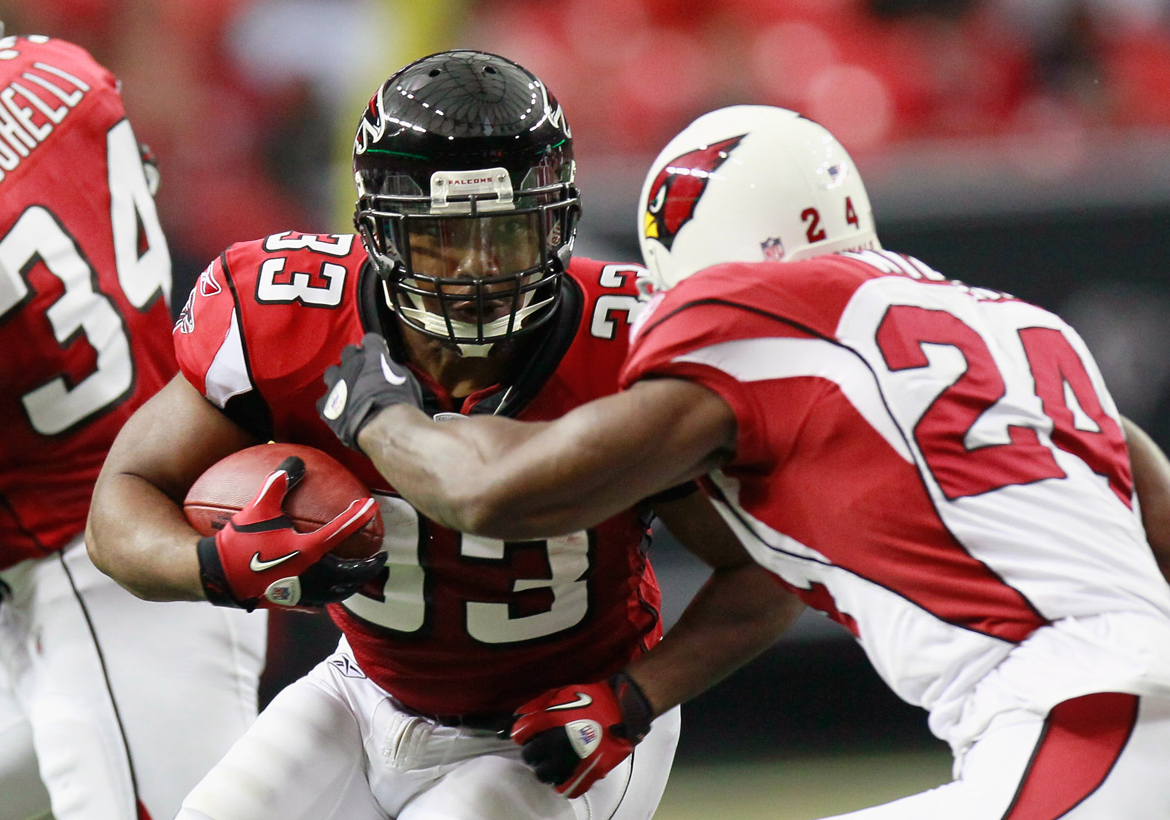 ATLANTA - SEPTEMBER 19: Michael Turner #33 of the Atlanta Falcons rushes against Adrian Wilson #24 of the Arizona Cardinals at Georgia Dome on September 19, 2010 in Atlanta, Georgia. (Photo by Kevin C. Cox/Getty Images)