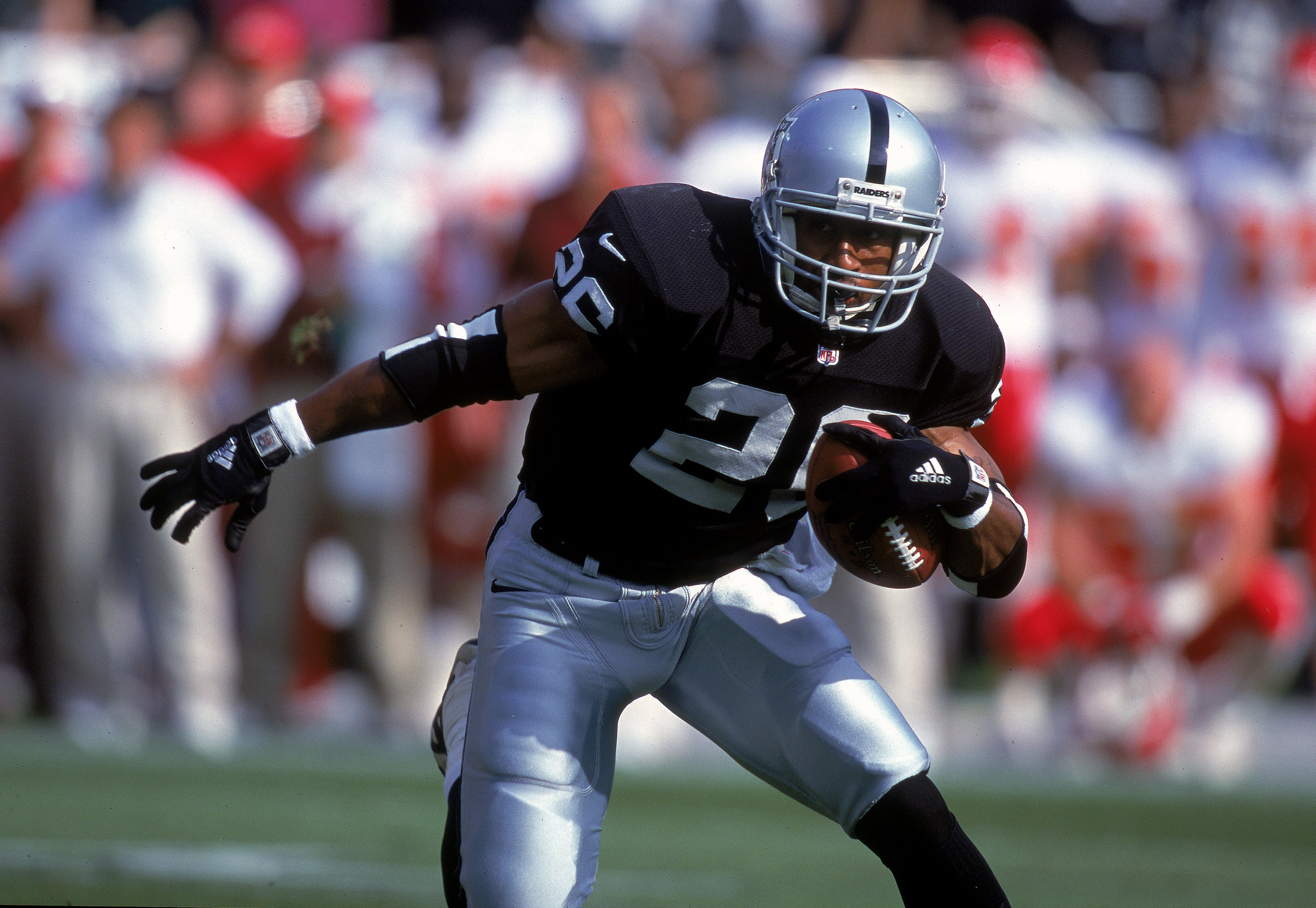 Oakland, California, USA. 26th Nov, 2000. Oakland Raiders vs