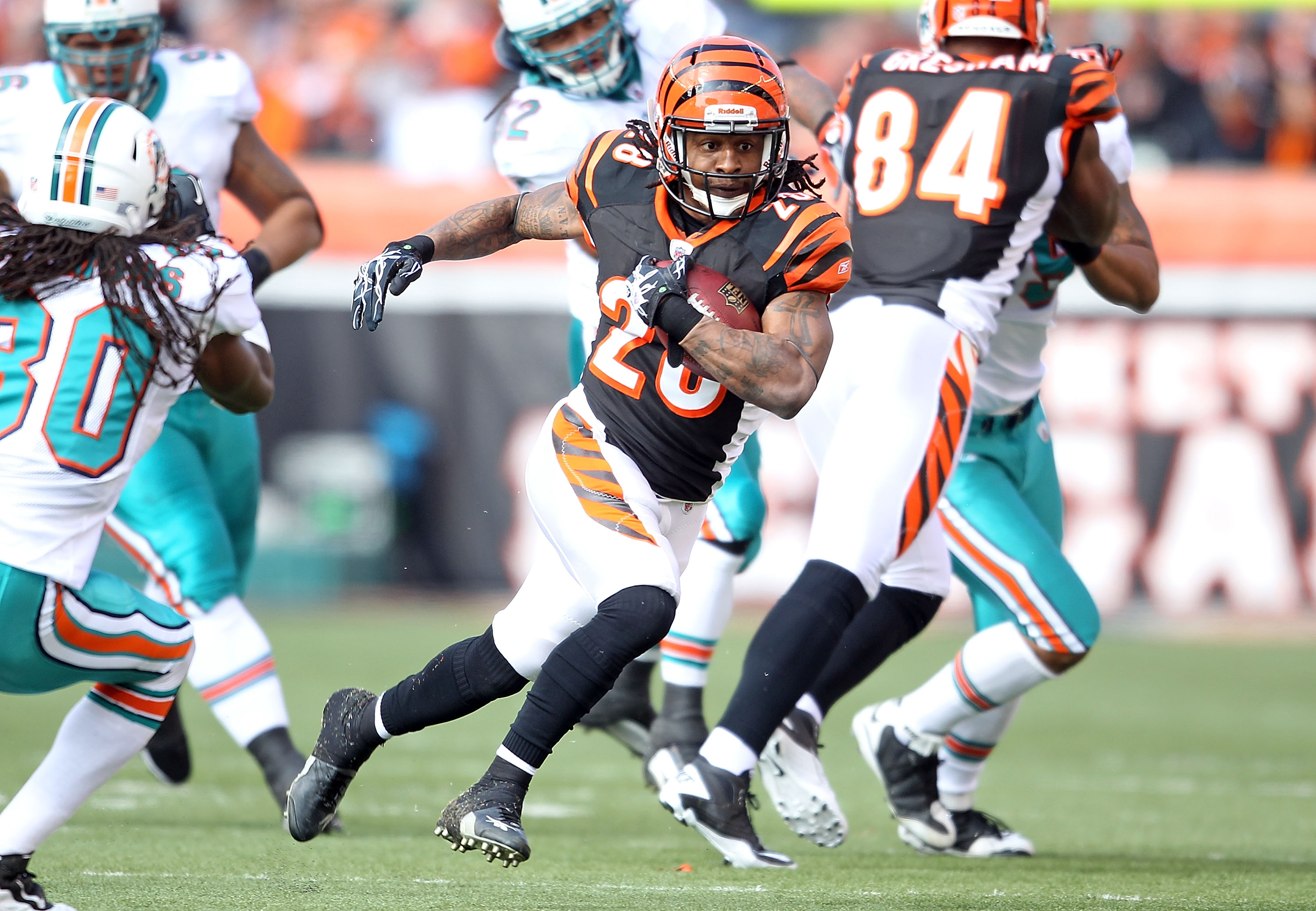 Cincinnati Bengals running back Bernard Scott (28) cuts away from