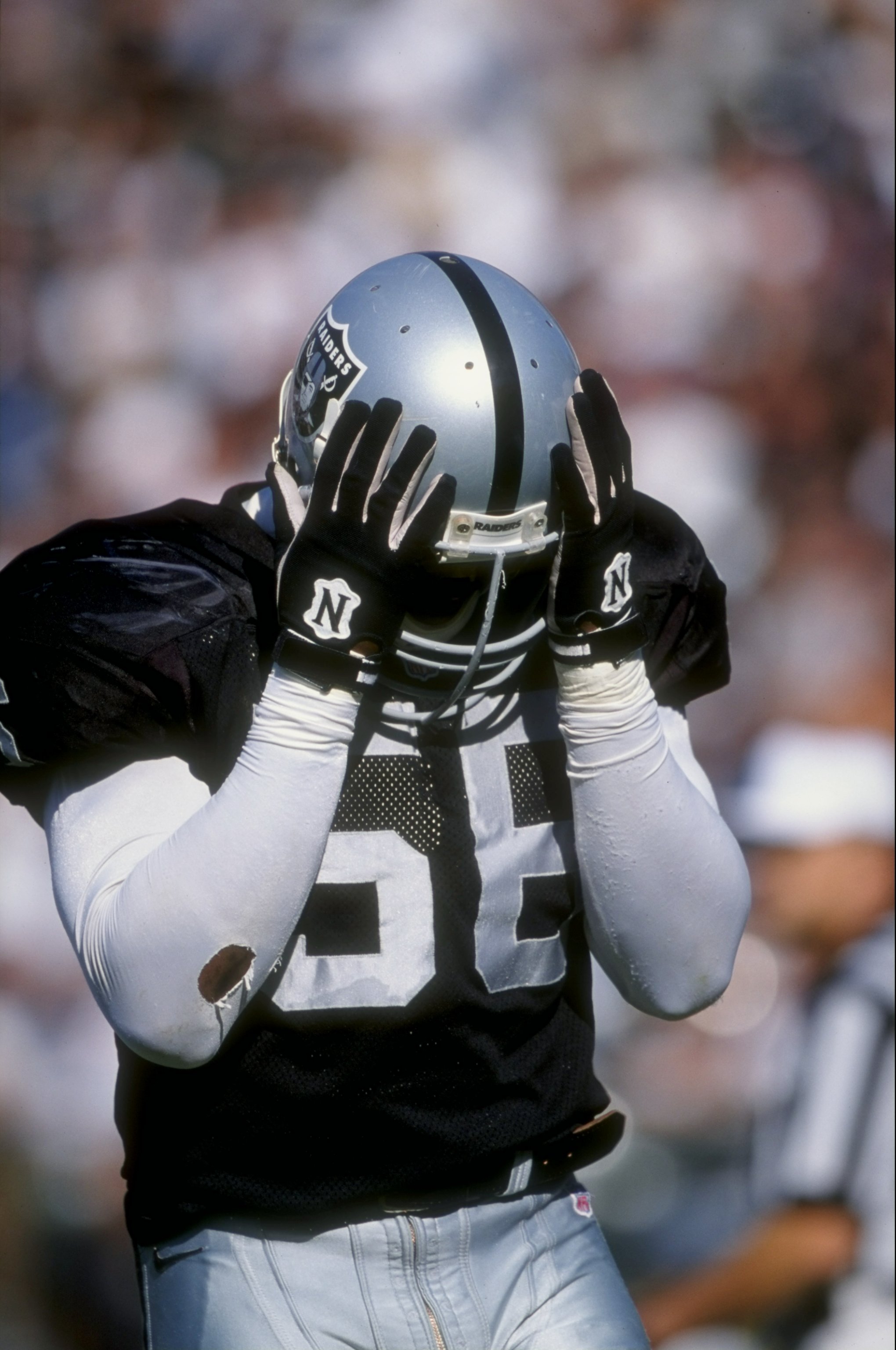 11 Oct 1998:  Defensive end Pat Swilling #56 of the Oakland Raiders in action during the game against the San Diego Chargers at the Oakland Coliseum in Oakland, California. The Raiders defeated the Chargers 7-6.