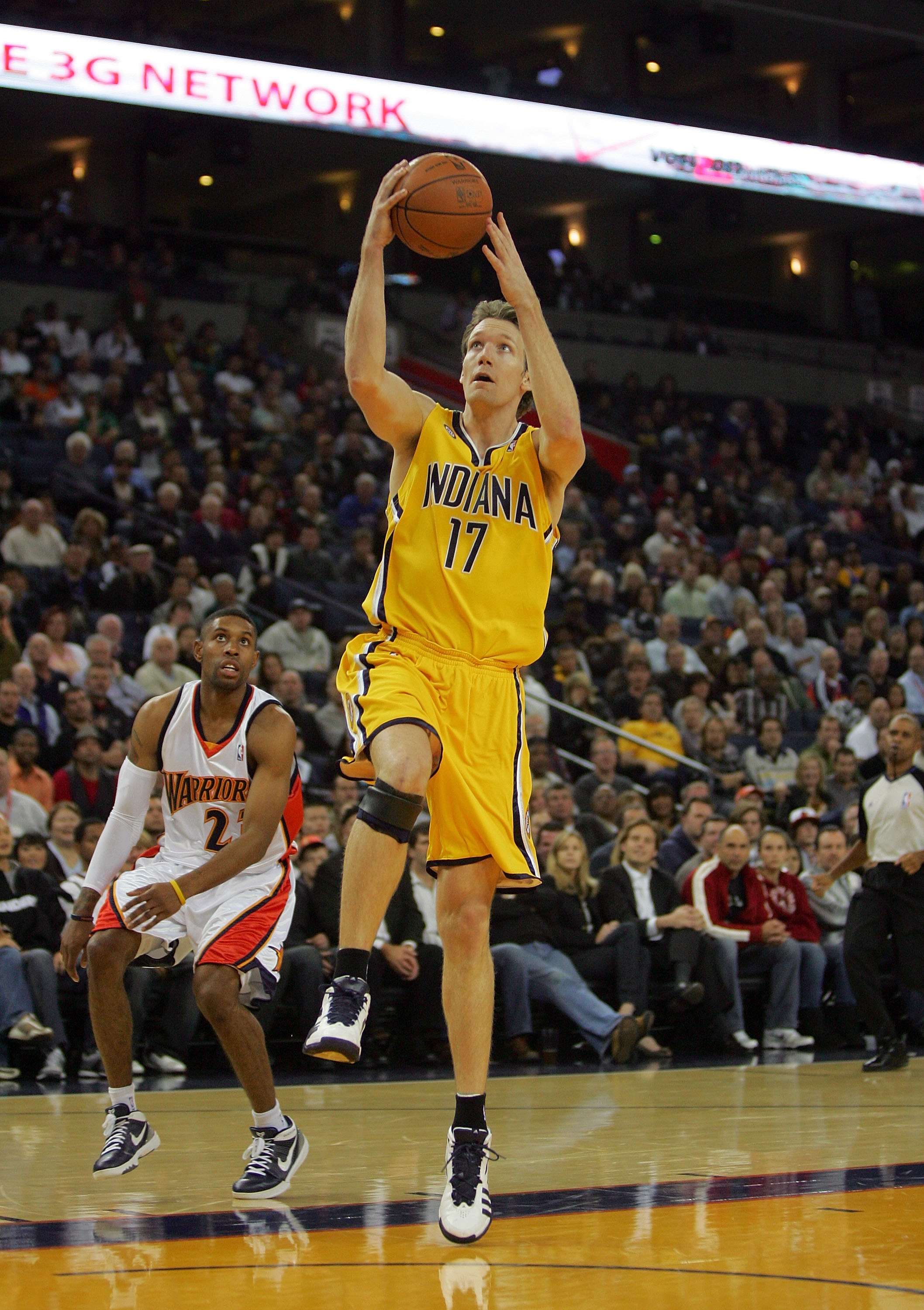 OAKLAND, CA - NOVEMBER 30:  Mike Dunleavy #17 of the Indiana Pacers in action during their game against the Golden State Warriors at Oracle Arena on November 30, 2009 in Oakland, California. NOTE TO USER: User expressly acknowledges and agrees that, by do