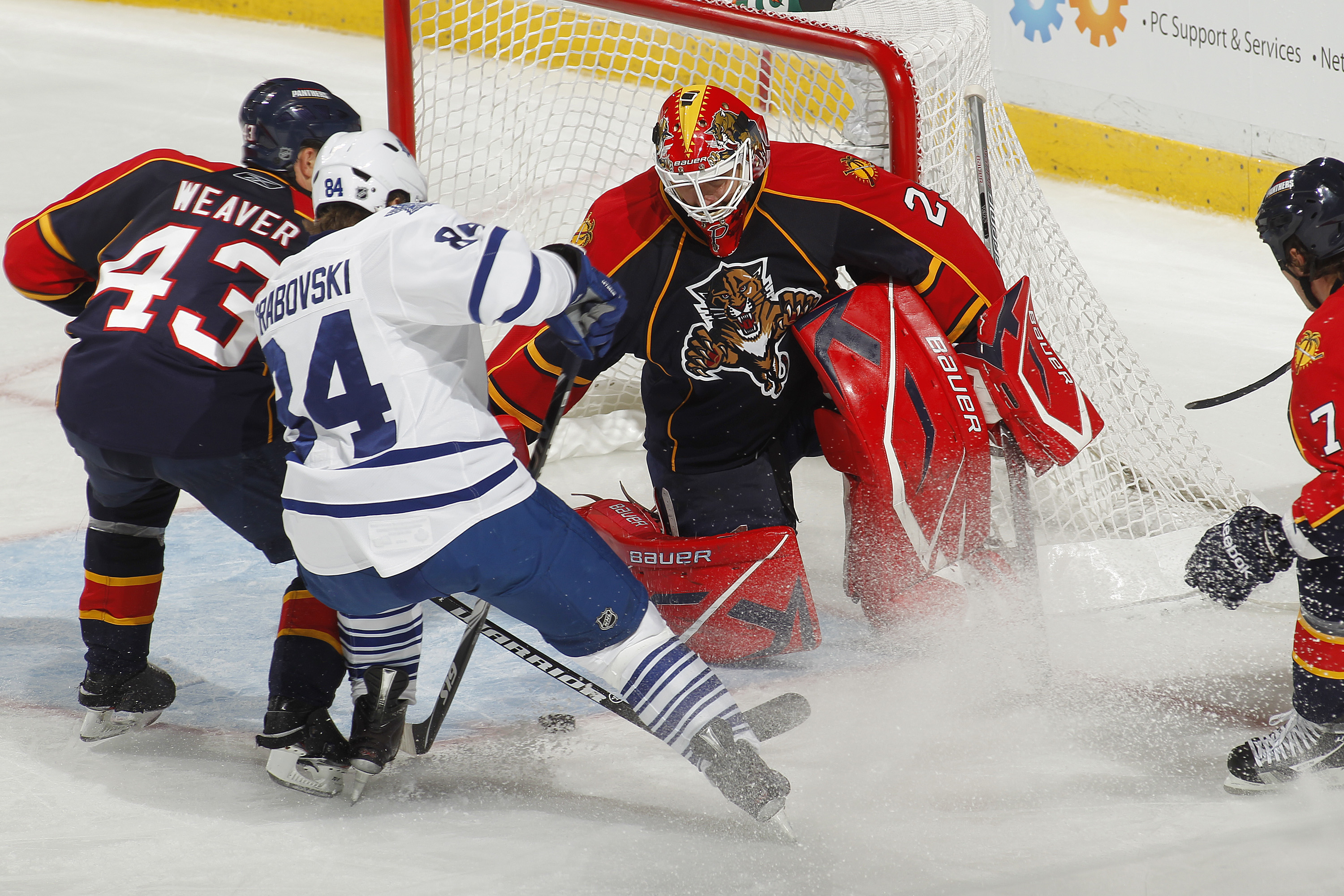 Pavel Bure runs like a panther and scores against Leafs (20 dec