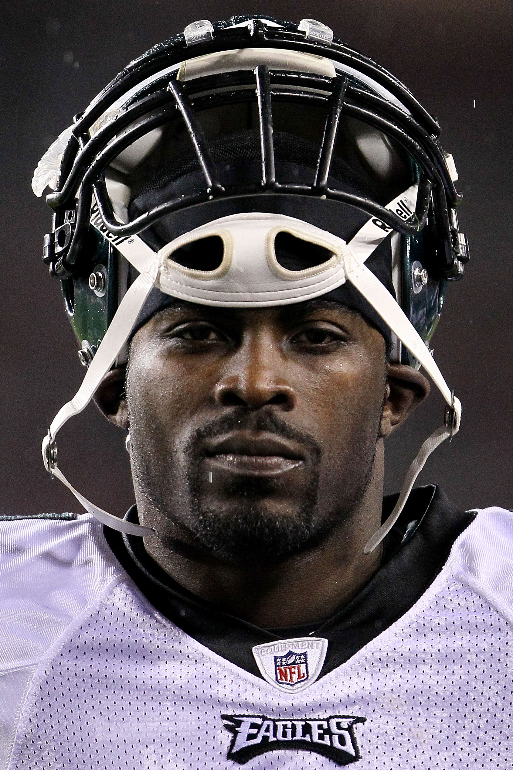 LANDOVER, MD - NOVEMBER 15:  Michael Vick #7 of the Philadelphia Eagles looks on while waiting for a review to be completed against  the Washington Redskins on November 15, 2010 at FedExField in Landover, Maryland.  (Photo by Chris McGrath/Getty Images)