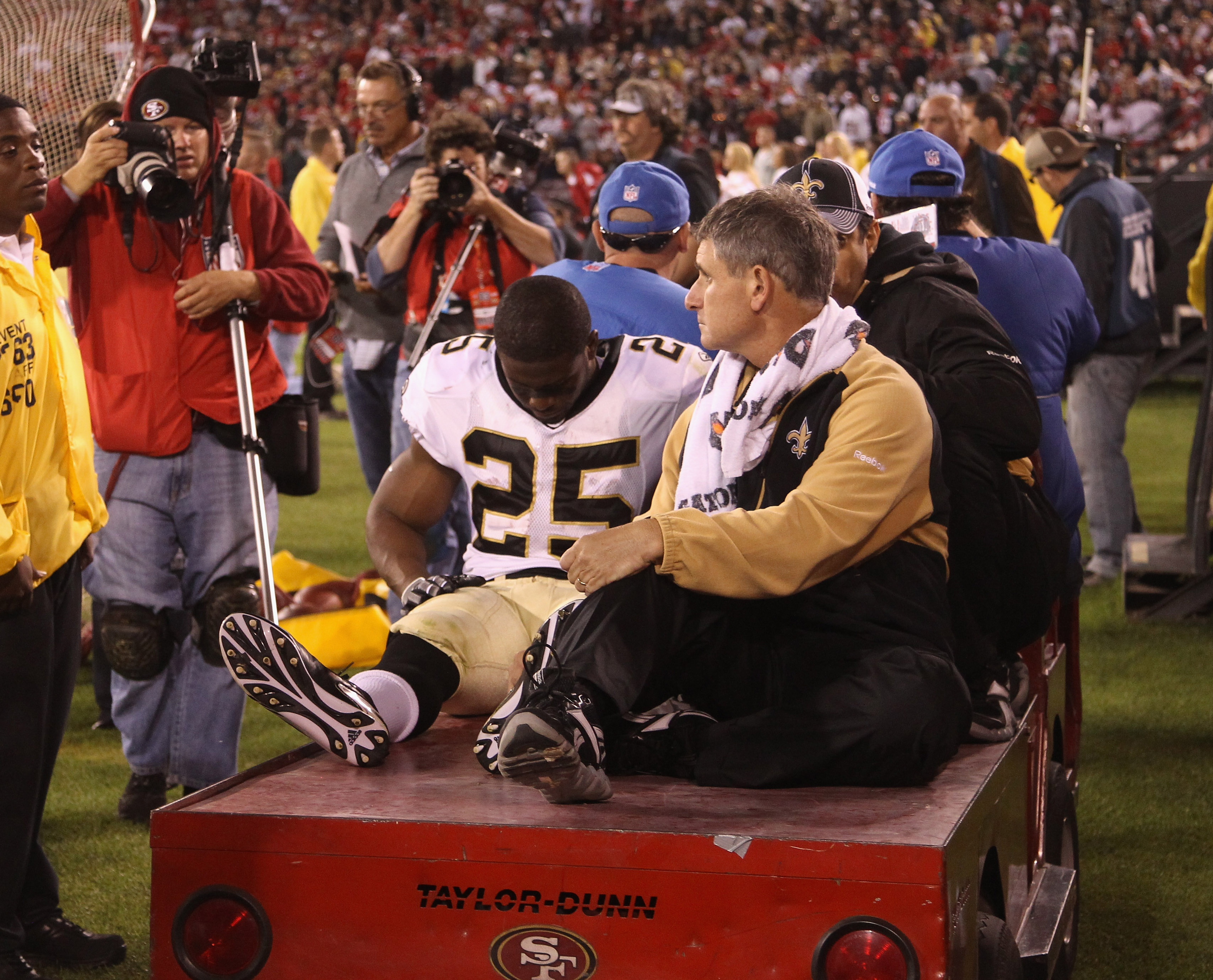 New Orleans Saints Reggie Bush (25) scored 4 touchdowns against the San  Francisco 49ers at the