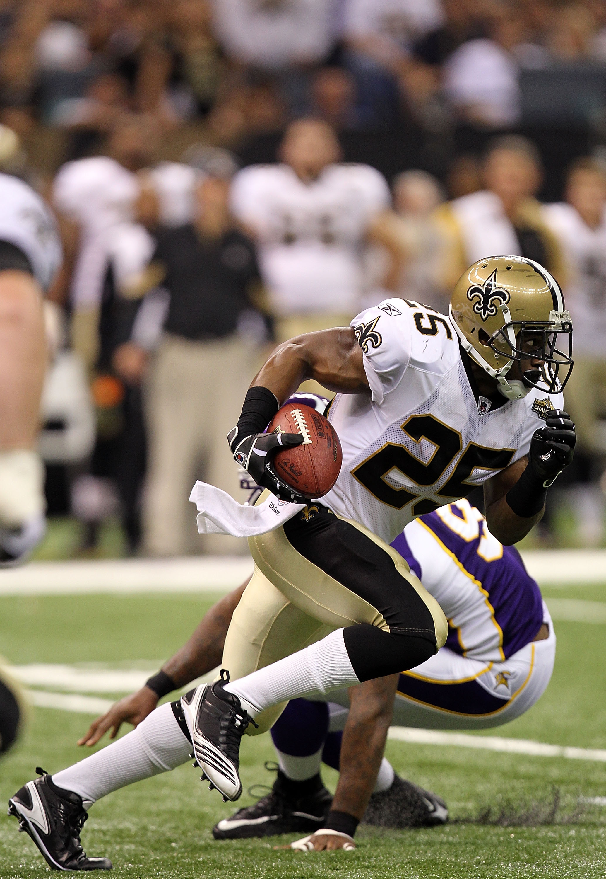 New Orleans Saints running back Reggie Bush (25) and Deuce