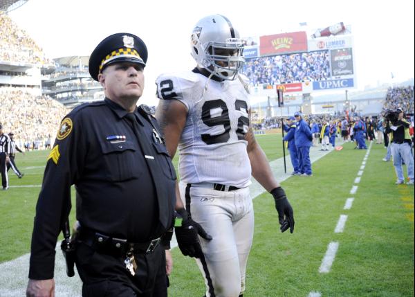 Throwback Thursday: Raiders Richard Seymour punches Steelers Ben