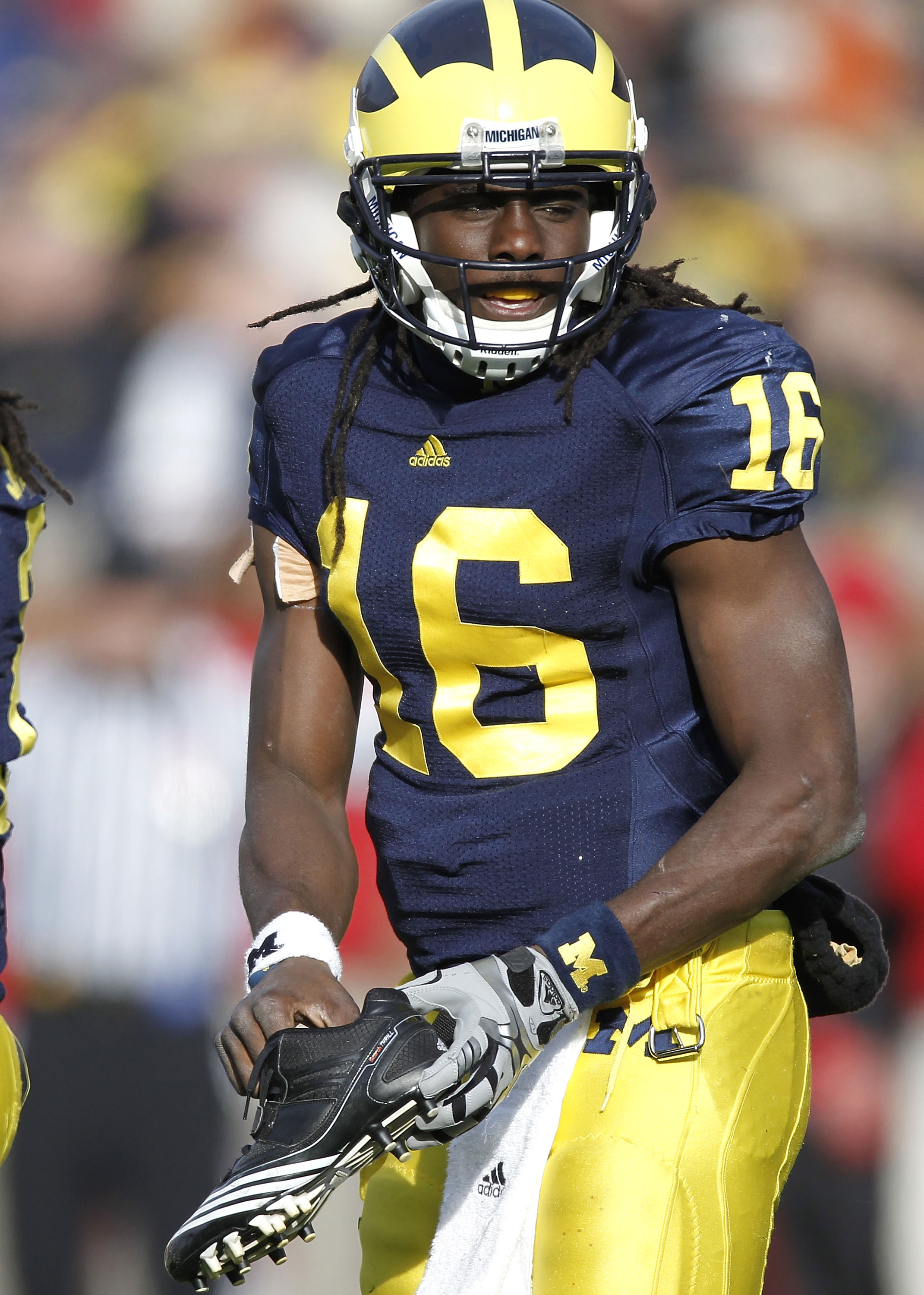 Denard Robinson of Michigan Wolverines Pushing Cam Newton for Heisman