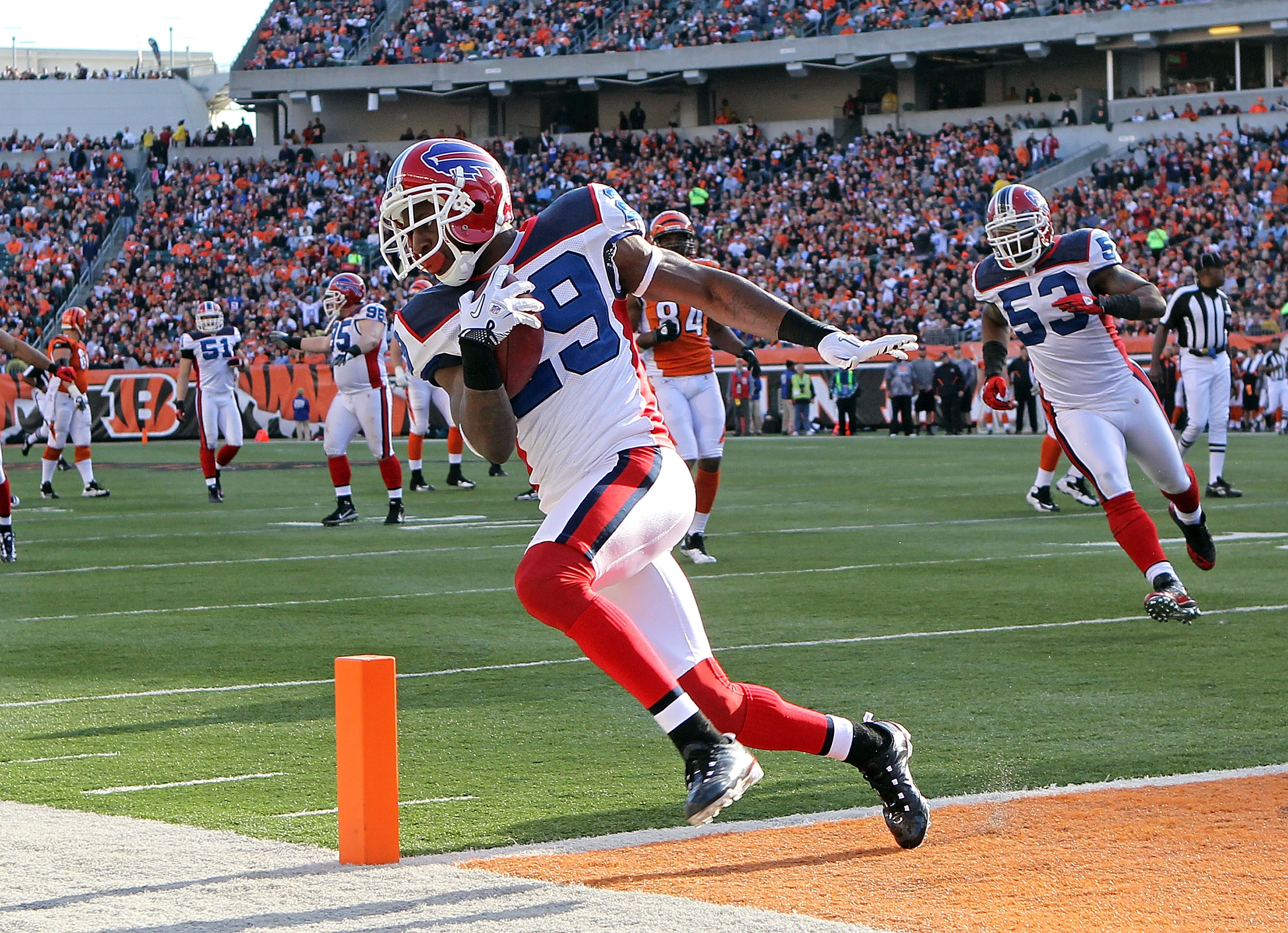 Buffalo Bills' Ryan Fitzpatrick throws during warm-ups against the  Tennessee Titans before an NFL football game in Orchard Park, N.Y., Sunday,  Dec. 4, 2011. (AP Photo/David Duprey Stock Photo - Alamy