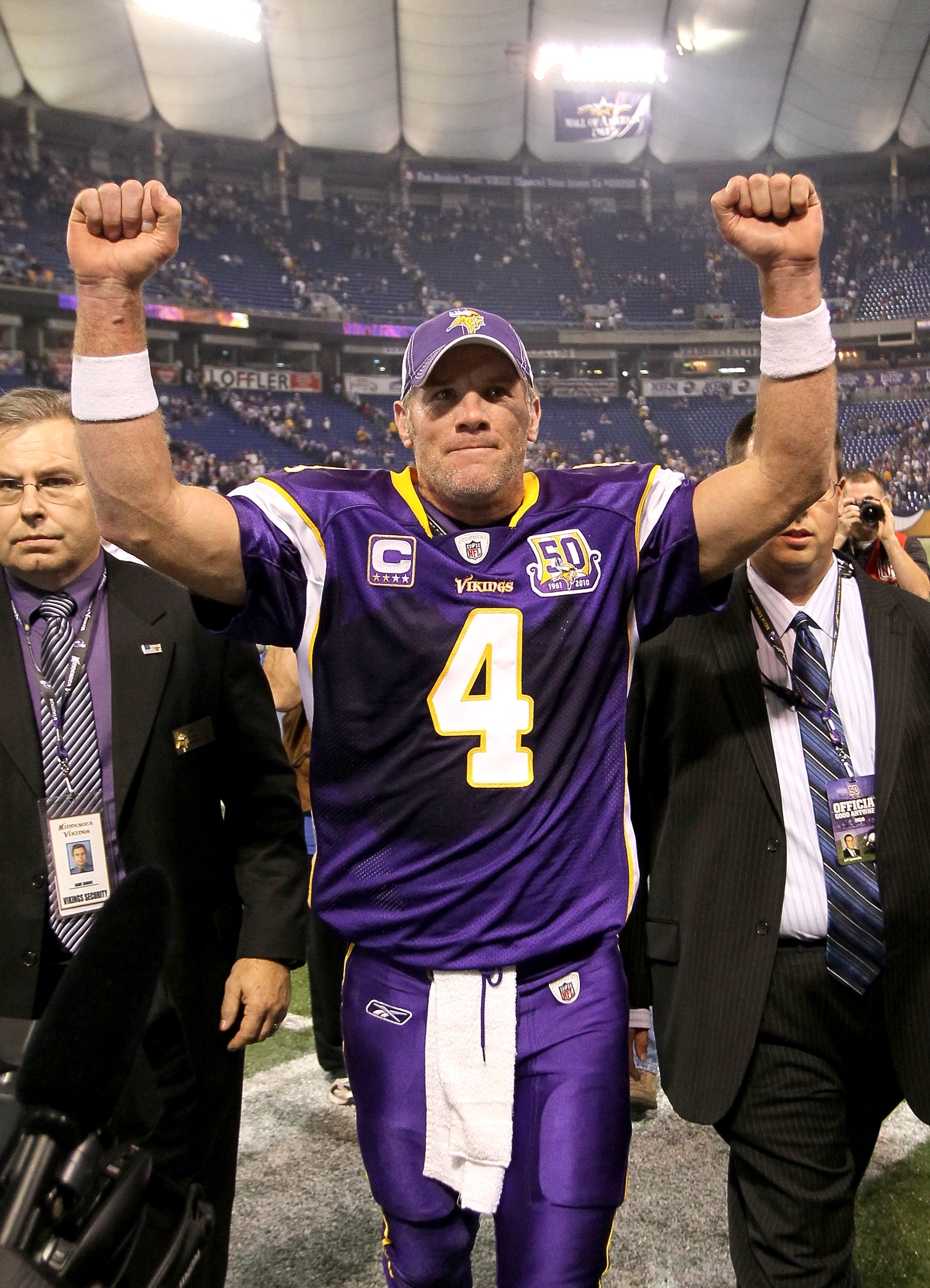 Will Brett Favre's Streak Collapse with the Metrodome?