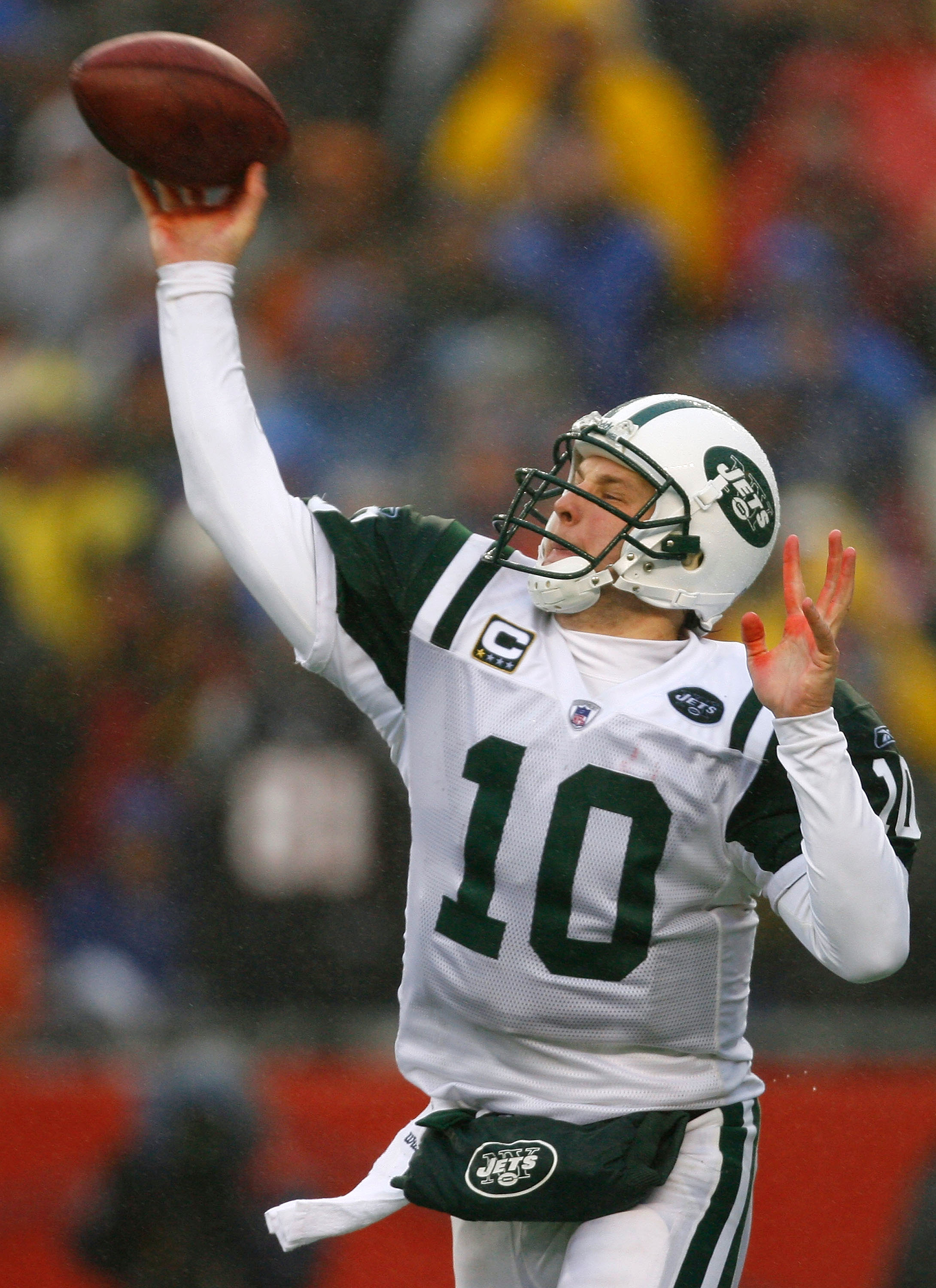 FOXBORO, MA - DECEMBER 16:  Chad Pennington #10 of the New York Jets throws a pass against the New England Patriots at Gillette Stadium on December 16, 2007 in Foxboro, Massachusetts. The Patriots won 20-10. (Photo by Jim Rogash/Getty Images)