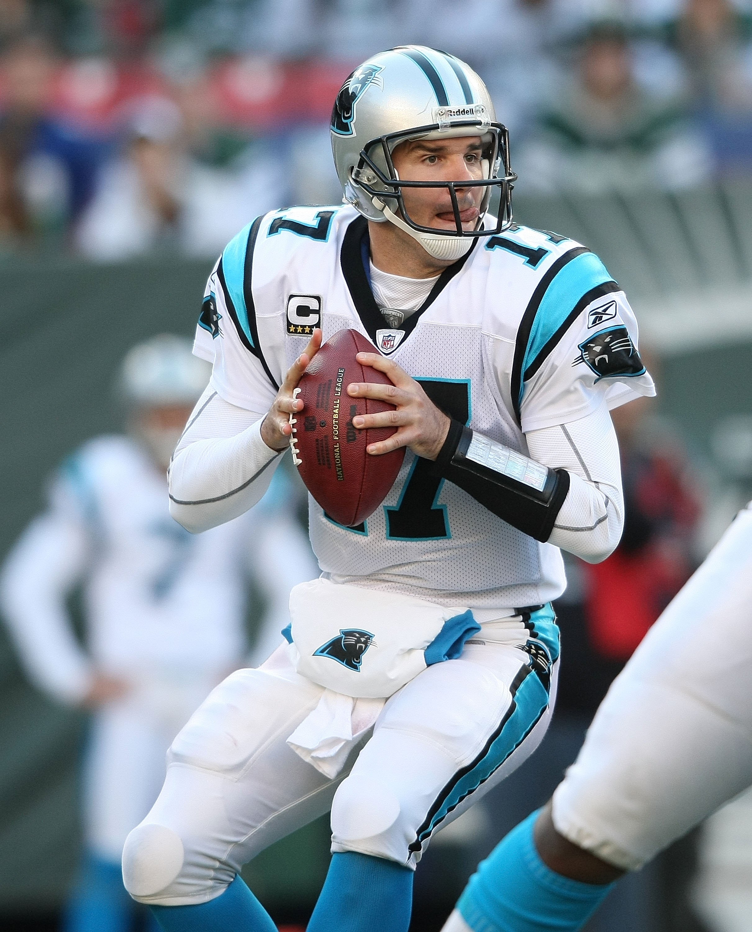 EAST RUTHERFORD, NJ - NOVEMBER 29:  Jake Delhomme #17 of the Carolina Panthers passes against the New York Jets at Giants Stadium on November 29, 2009 in East Rutherford, New Jersey.  (Photo by Nick Laham/Getty Images)