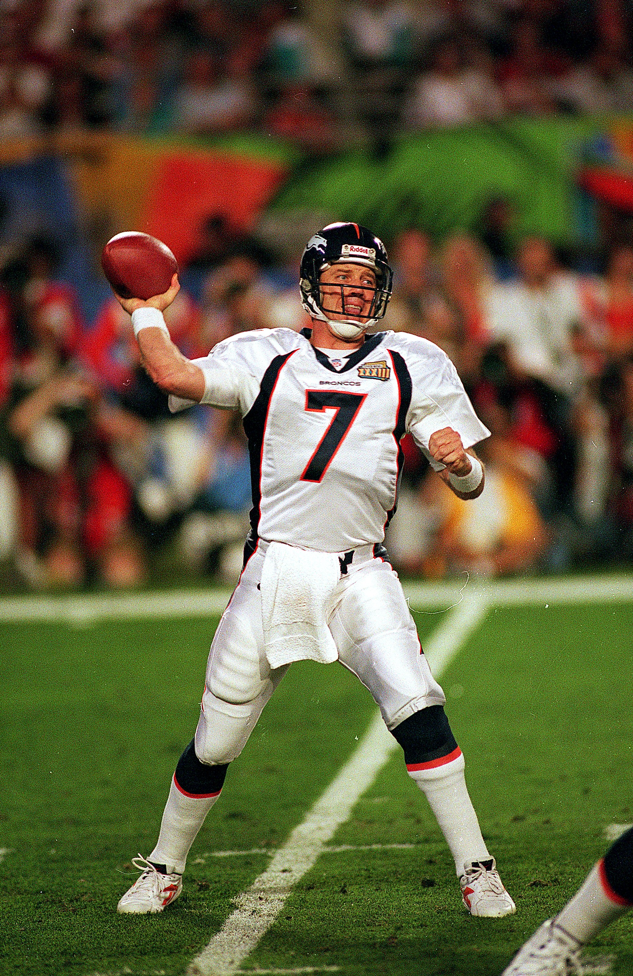 31 Jan 1999:   John Elway #7 of the Denver Broncos passes the ball during Superbowl XXXIII against the Atlanta Falcons at the Pro Player Stadium in Miami, Florida. The Broncos defeated the Falcons 34-19. Mandatory Credit: Rick Stewart  /Allsport