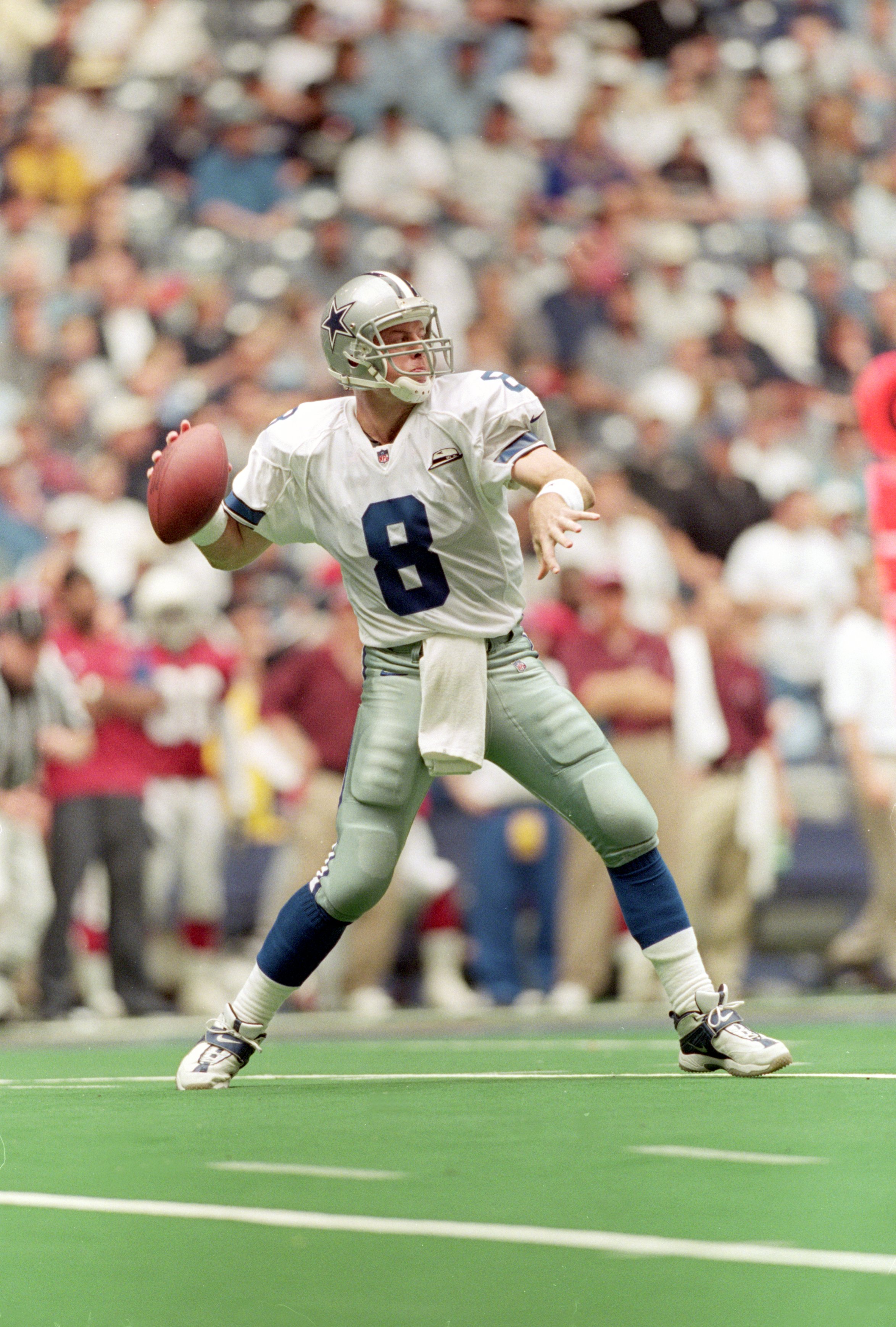 22 Oct 2000:  Troy Aikman #8 of the Dallas Cowboys drops back to pass the ball during the game against the Arizona Cardinals at the Texas Stadium in Irving, Texas. The Cowboys defeated the Cardinals 48-7.Mandatory Credit: Ronald Martinez  /Allsport