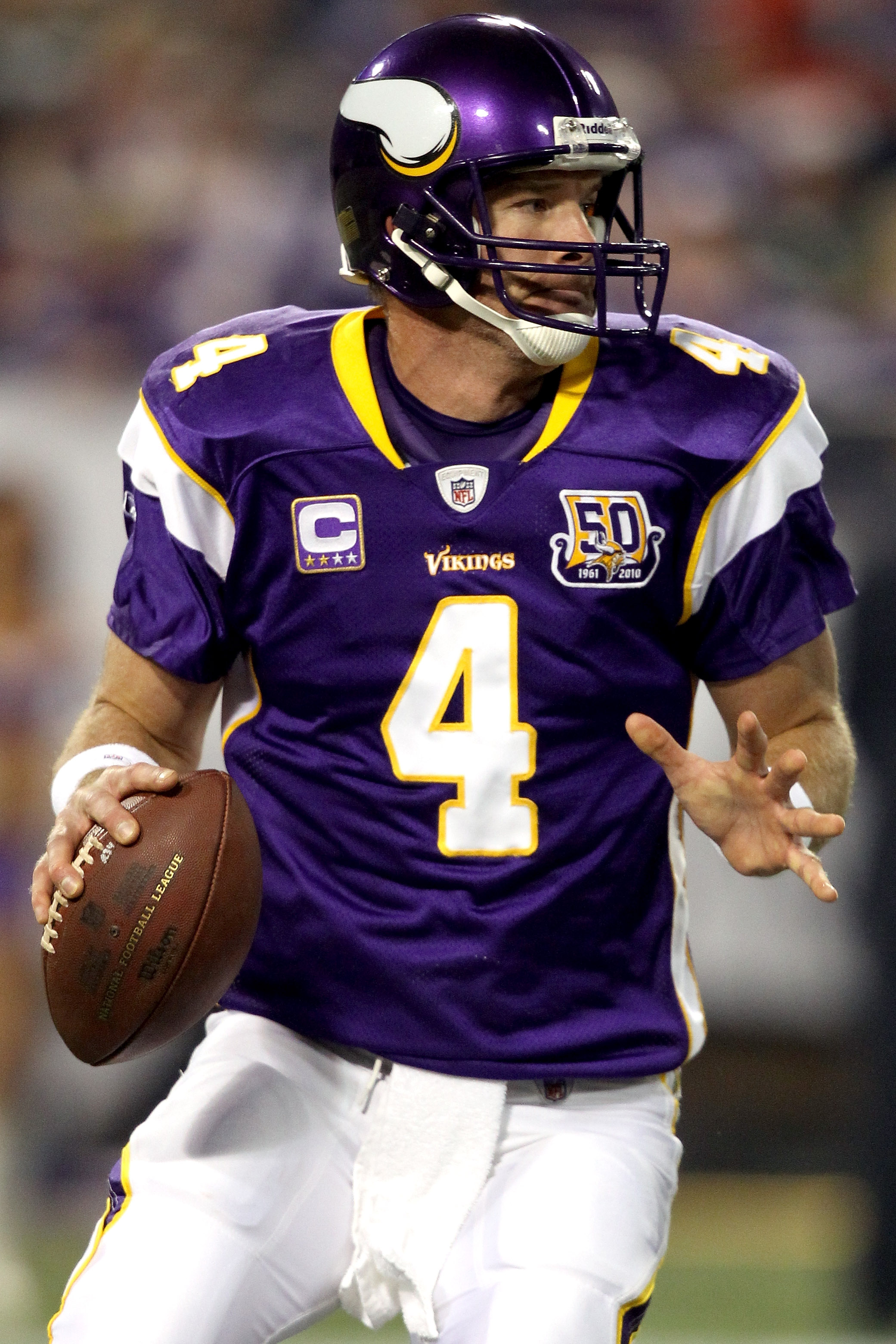 MINNEAPOLIS - NOVEMBER 21:  Quarterback Brett Favre #4 of the Minnesota Vikings looks for an open receiver while playing the Green Bay Packers at the Hubert H. Humphrey Metrodome on November 21, 2010 in Minneapolis, Minnesota.  (Photo by Matthew Stockman/