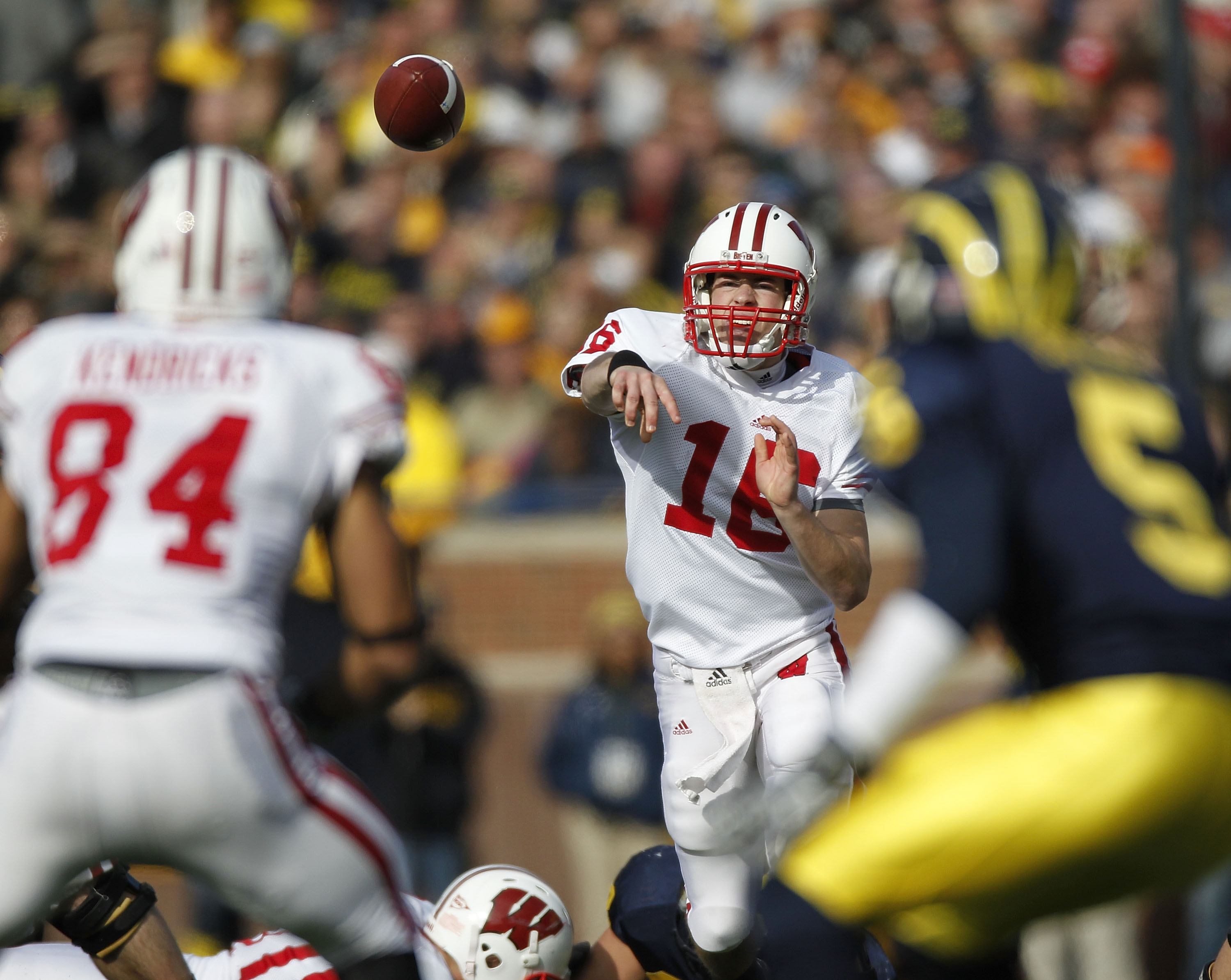 Russell Wilson Wisconsin Badgers #16 Football Jersey - White