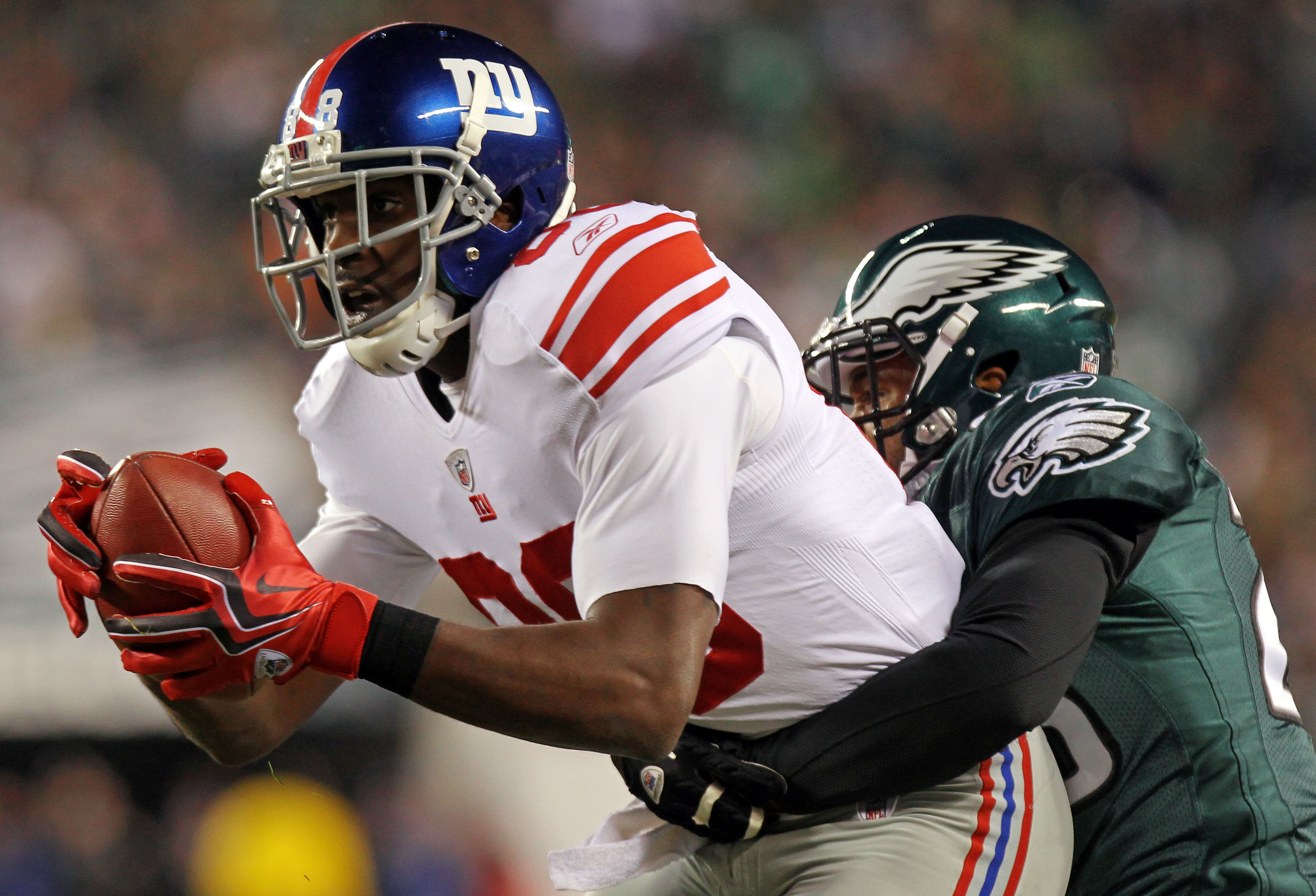 New York Giants wide receiver Hakeem Nicks (88) takes the field