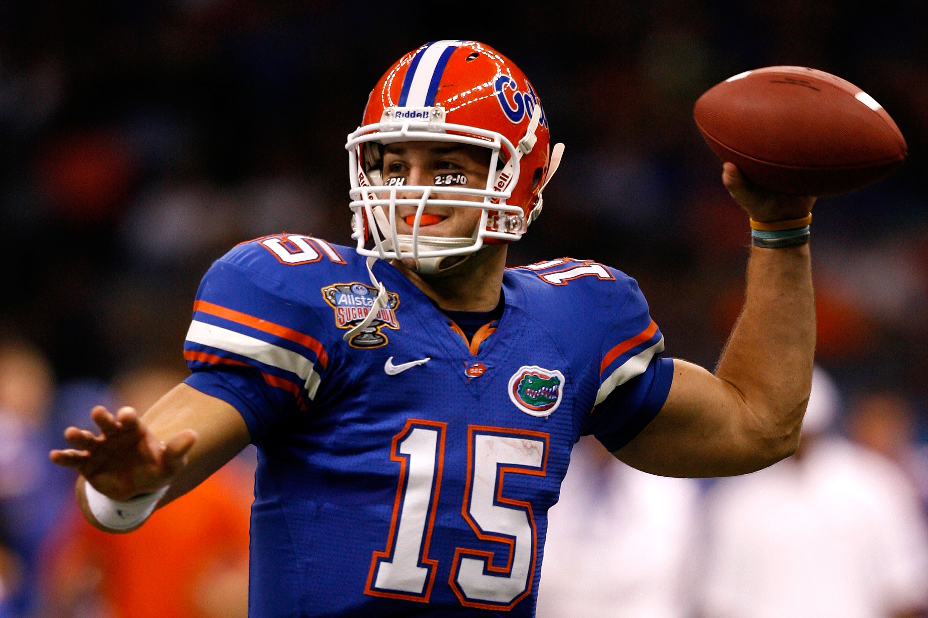 NEW ORLEANS - JANUARY 01:  Quarterback Tim Tebow #15 of the Florida Gators throws a pass against the Cincinnati Bearcats during the Allstate Sugar Bowl at the Louisana Superdome on January 1, 2010 in New Orleans, Louisiana.  (Photo by Matthew Stockman/Get