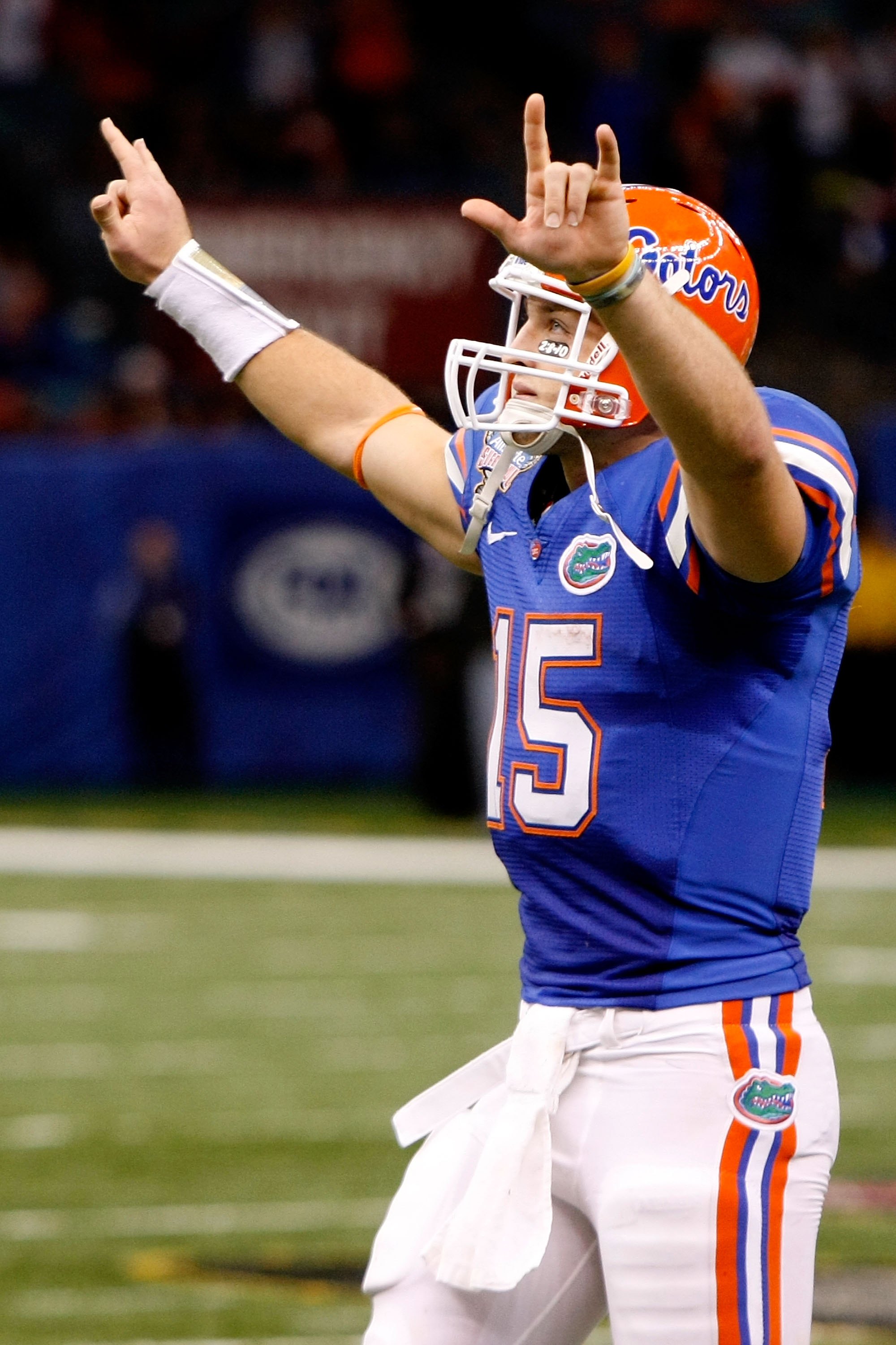 NEW ORLEANS - JANUARY 01:  Tim Tebow #15 of the Florida Gators celebrates after a play against the Cincinnati Bearcats during the Allstate Sugar Bowl at the Louisana Superdome on January 1, 2010 in New Orleans, Louisiana.  (Photo by Kevin C. Cox/Getty Ima