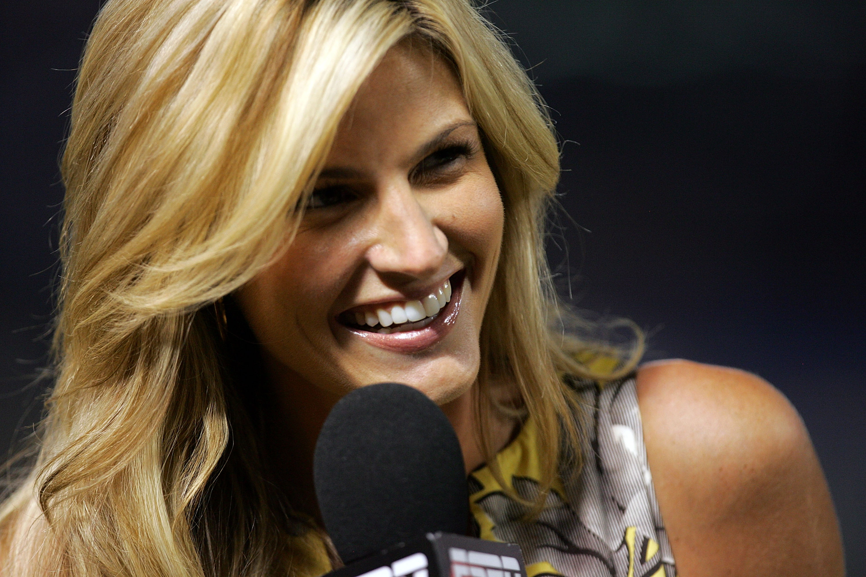 ARLINGTON, TX - AUGUST 06:  ESPN reporter Erin Andrews during a game between the New York Yankees and the Texas Rangers on August 6, 2008 at Rangers Ballpark in Arlington, Texas.  (Photo by Ronald Martinez/Getty Images)