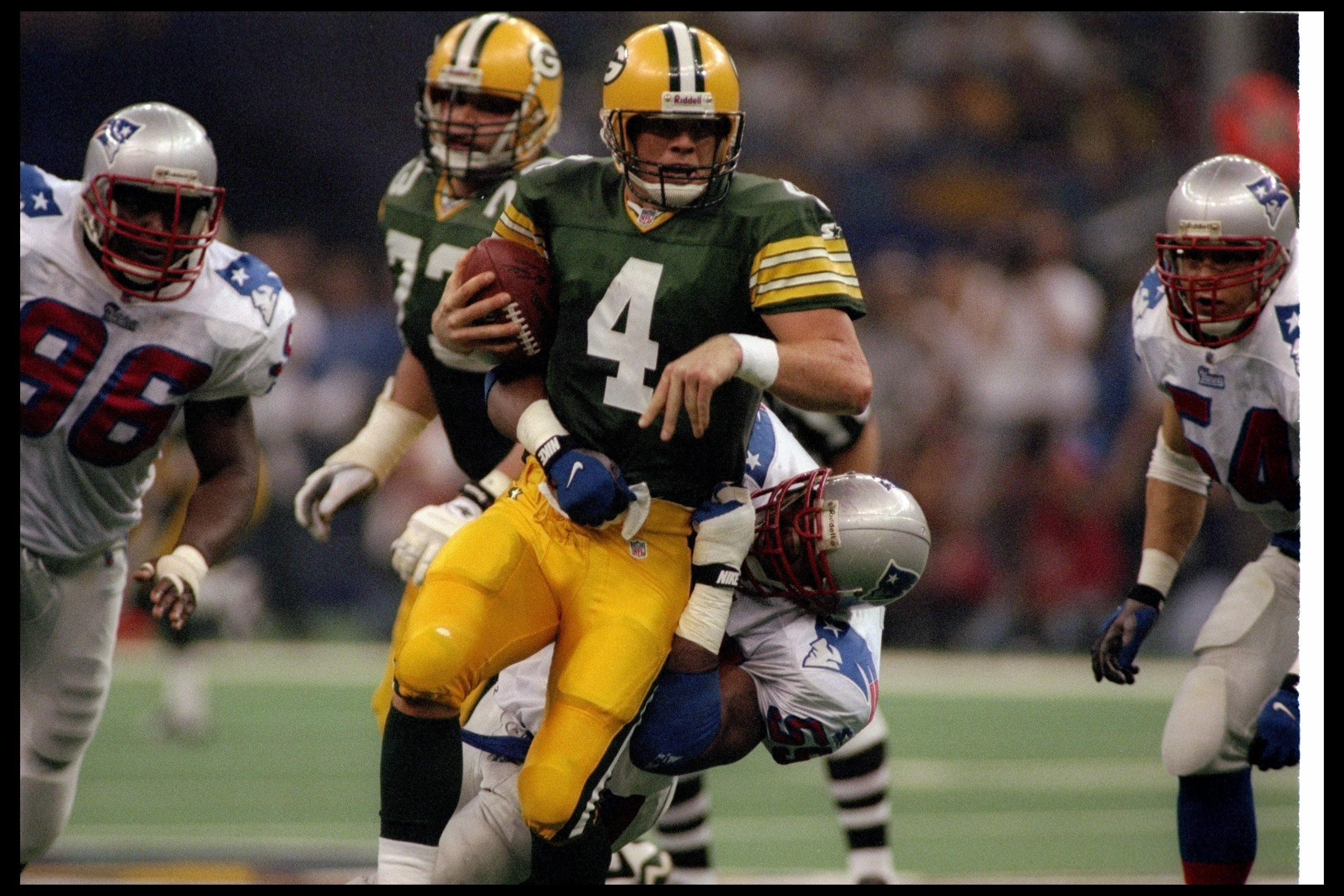 SB 31: Favre, Packers too much for Patriots 35-21