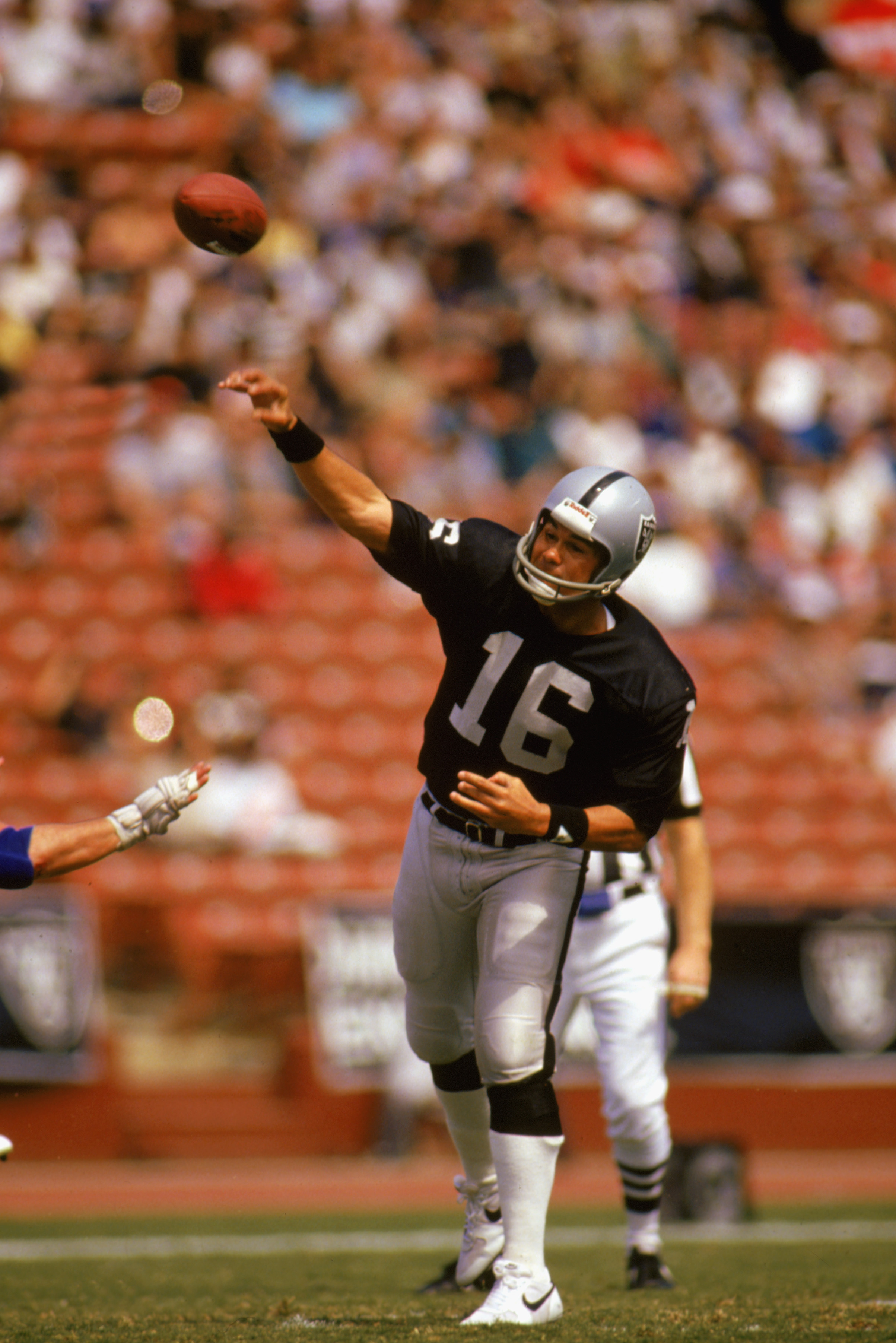 LOS ANGELES - 1985:  Jim Plunkett #16 of the Los Angeles Raiders passes the ball against the New York Giants at the Los Angeles Coliseum in Los Angeles, California. The Giants defeated the Raiders 14-9. (Photo by Mike Powell/Getty Images)