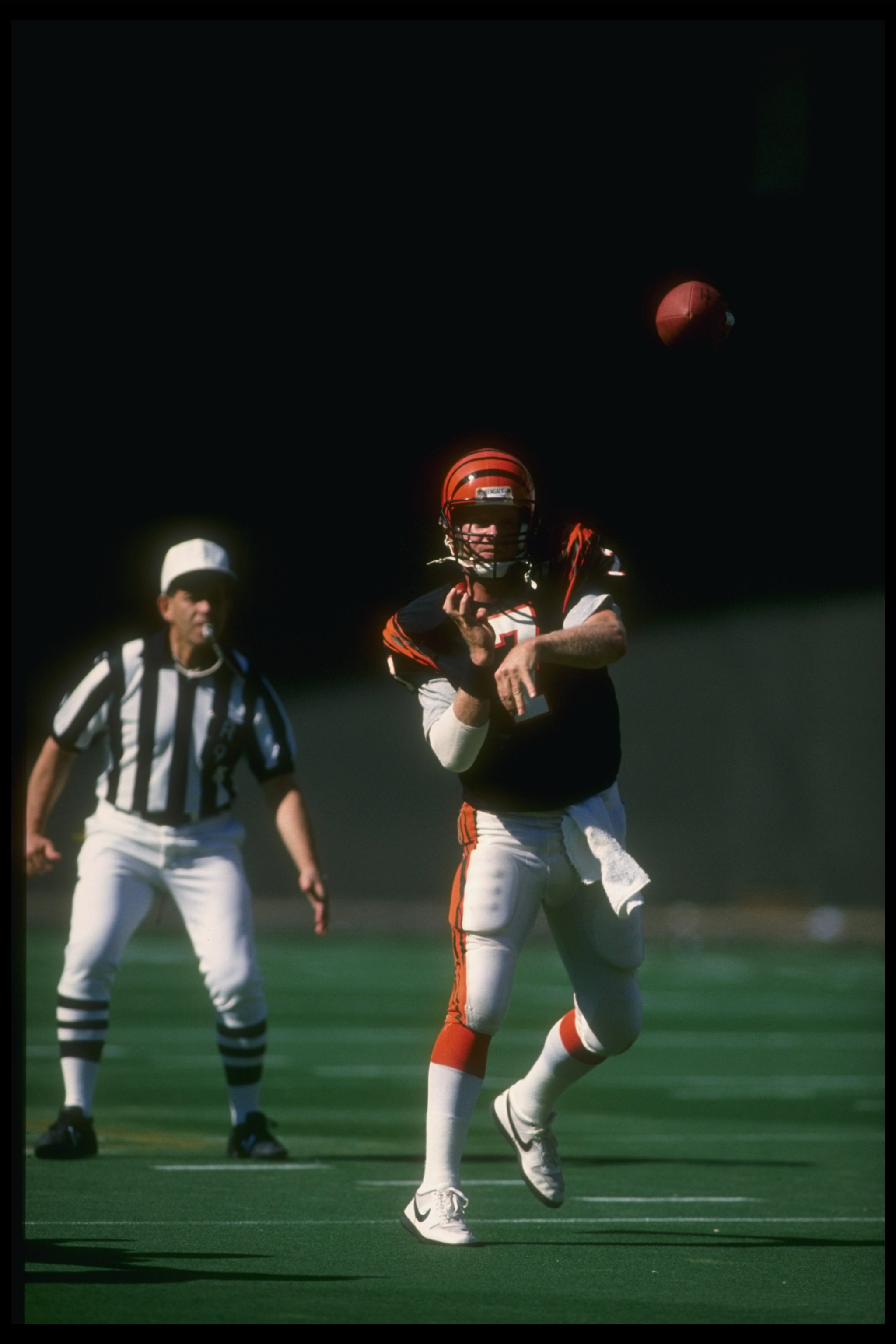 25 Sep 1988: Quarterback Boomer Esiason of the Cincinnati Bengals throws the ball during a game against the Cleveland Browns at Riverfront Stadium in Cincinnati, Ohio. The Bengals won the game, 24-17.