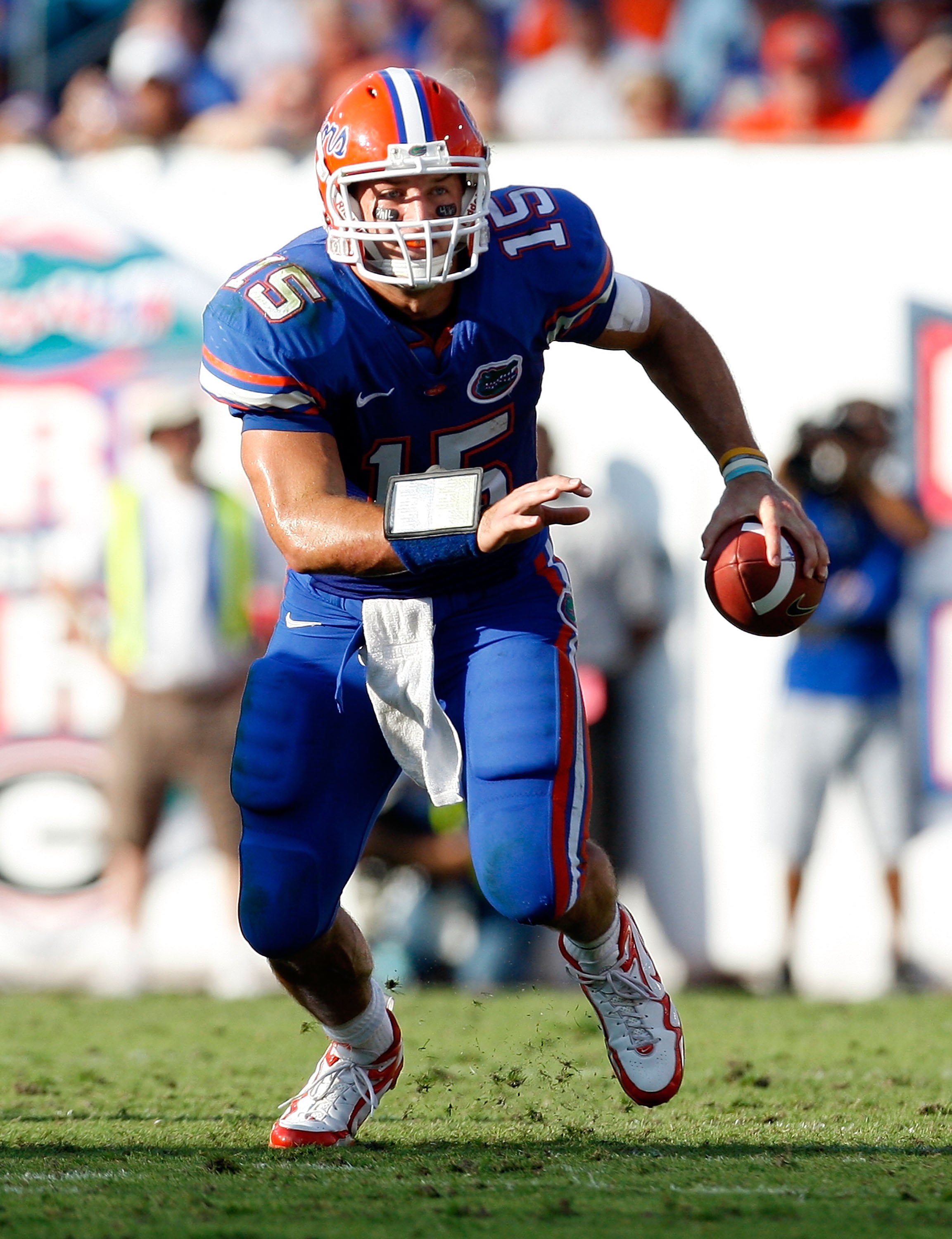 JACKSONVILLE, FL - OCTOBER 31:  Quarterback Tim Tebow #15 of the Florida Gators against the Georgia Bulldogs at Jacksonville Municipal Stadium on October 31, 2009 in Jacksonville, Florida.  (Photo by Kevin C. Cox/Getty Images)