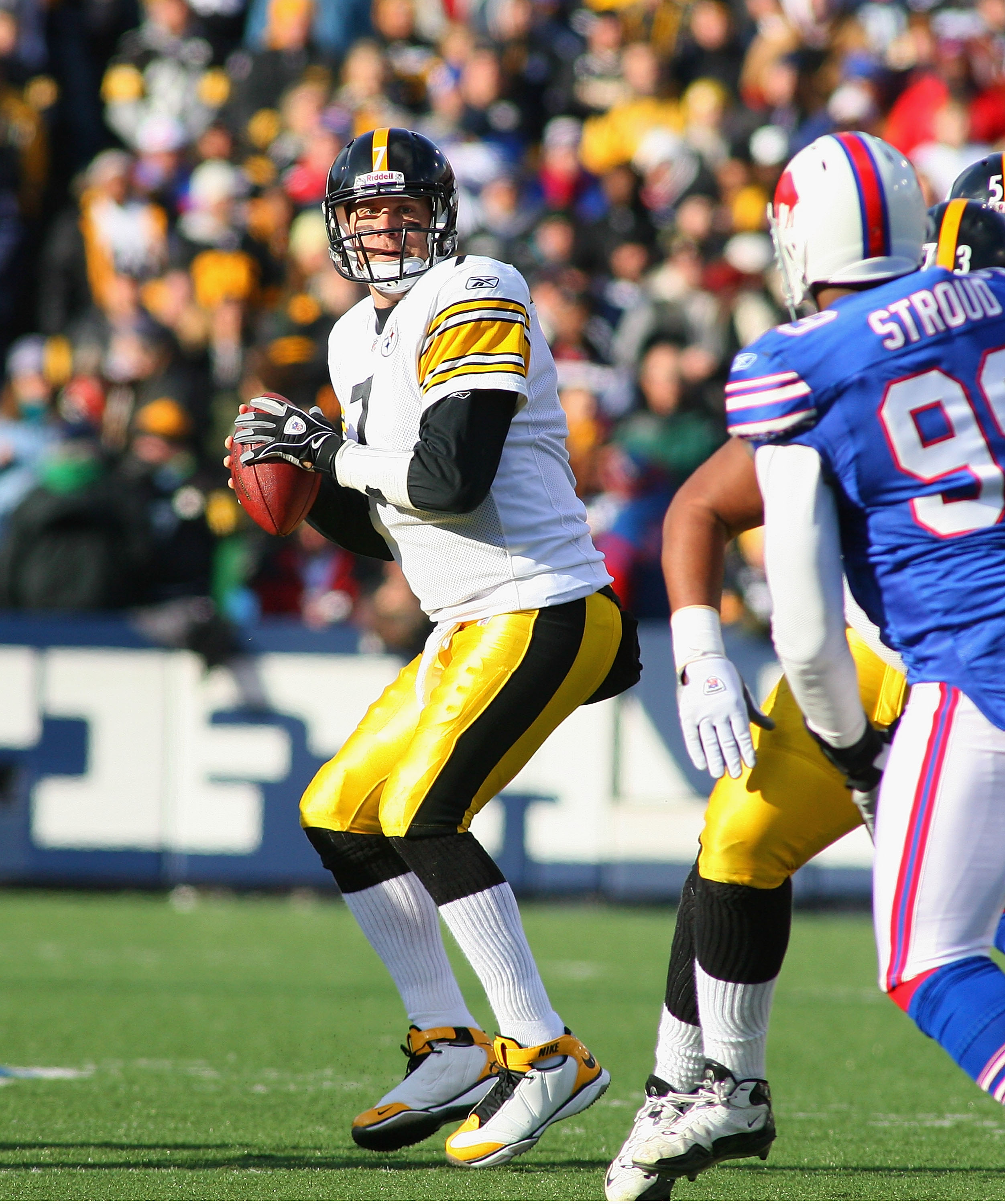 NFL on FOX - Pittsburgh Steelers stars Ben Roethlisberger and James  Harrison pulled off a jersey swap in real life 