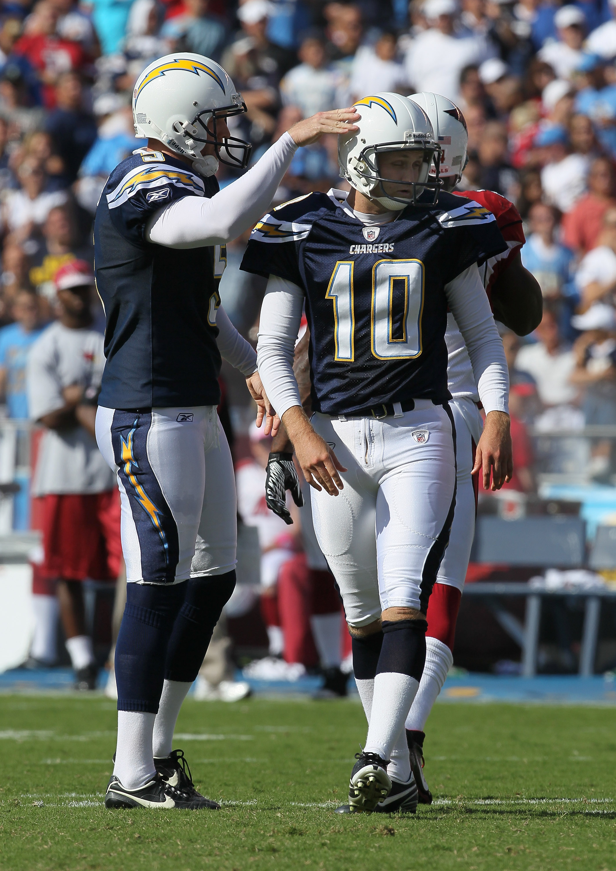 Chargers Eric Weddle lies at midfield after potential last game in San  Diego 